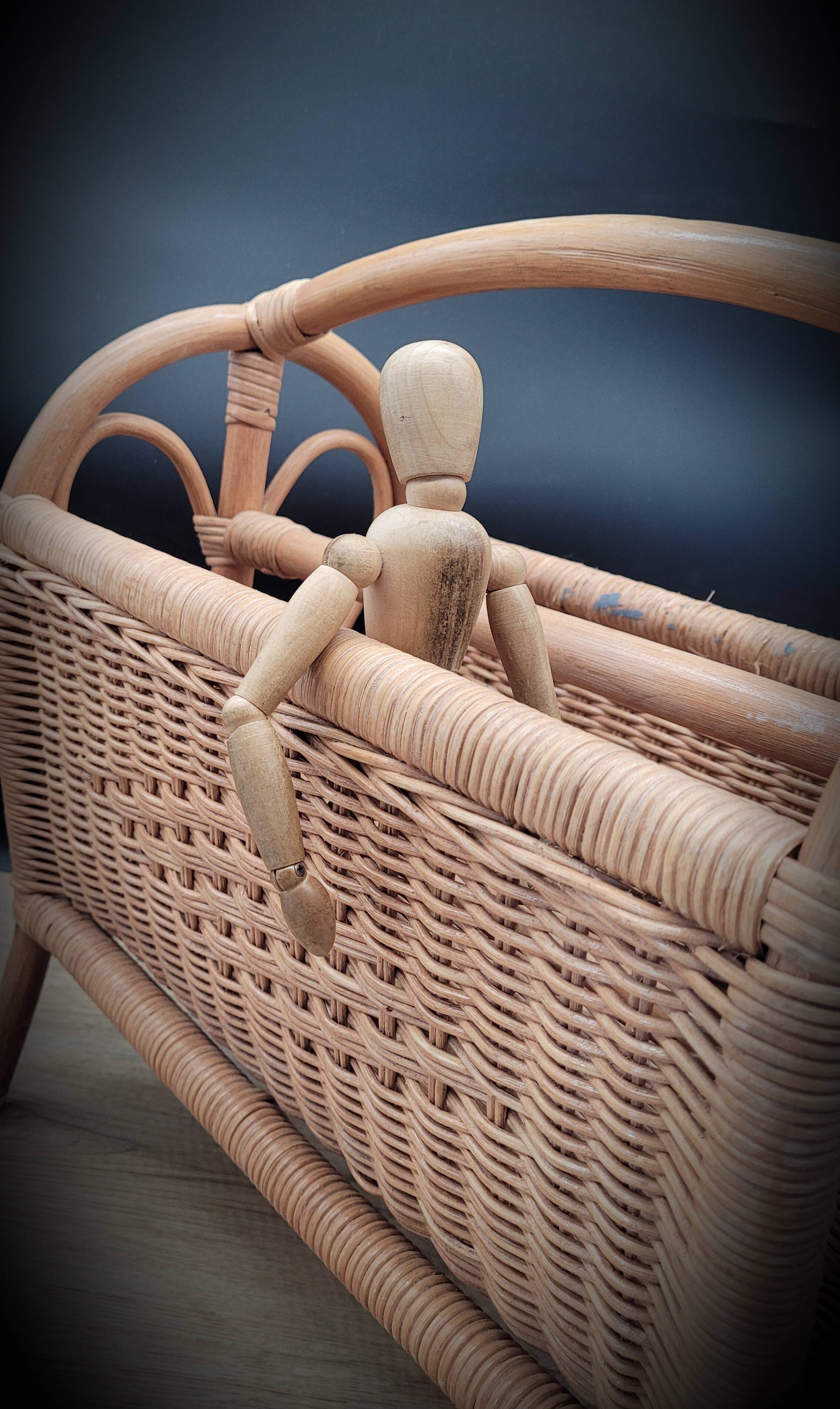 Rattan heart magazine rack