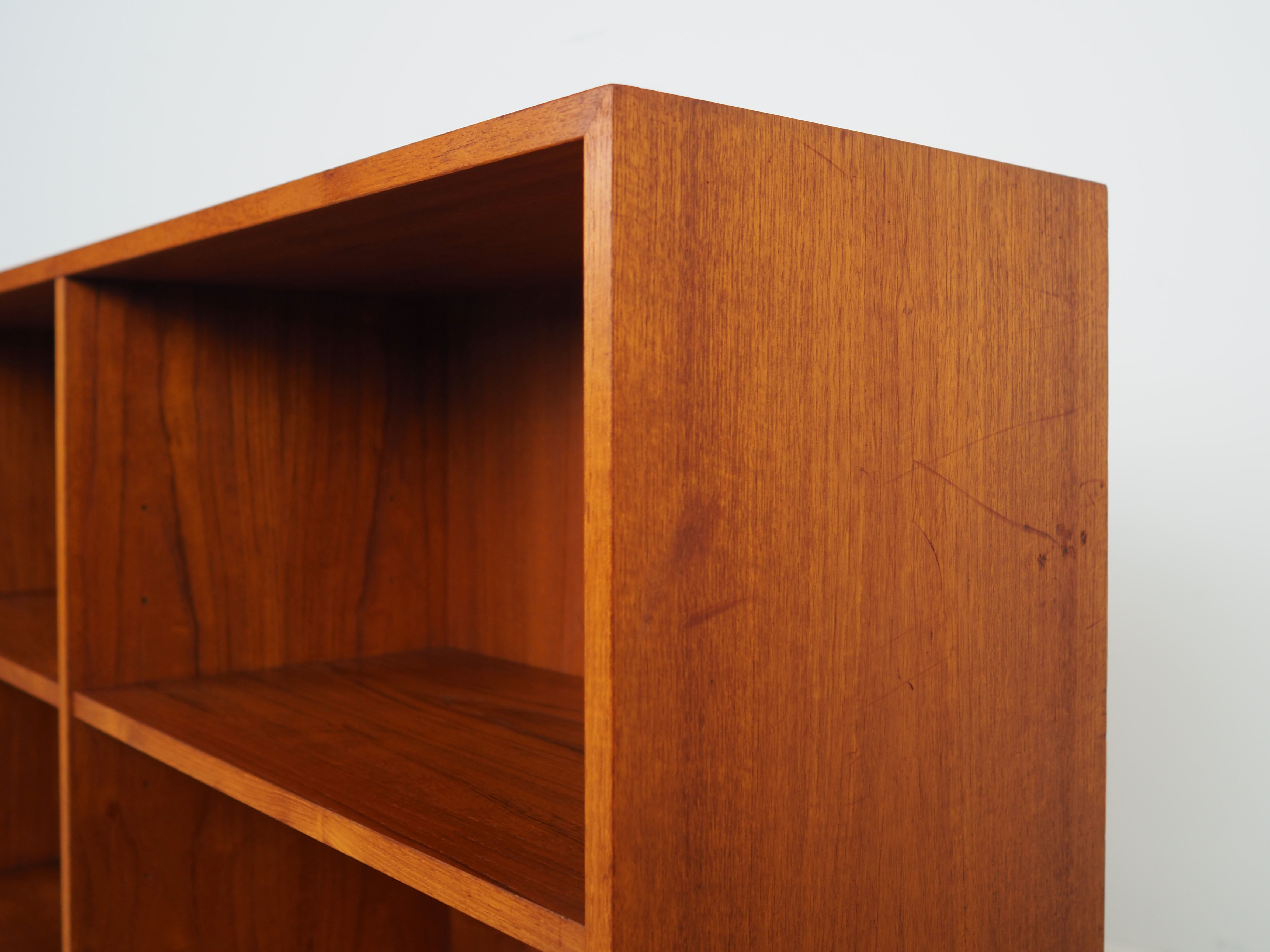 Bibliothèque en teck, design danois, années 1970, production: Danemark