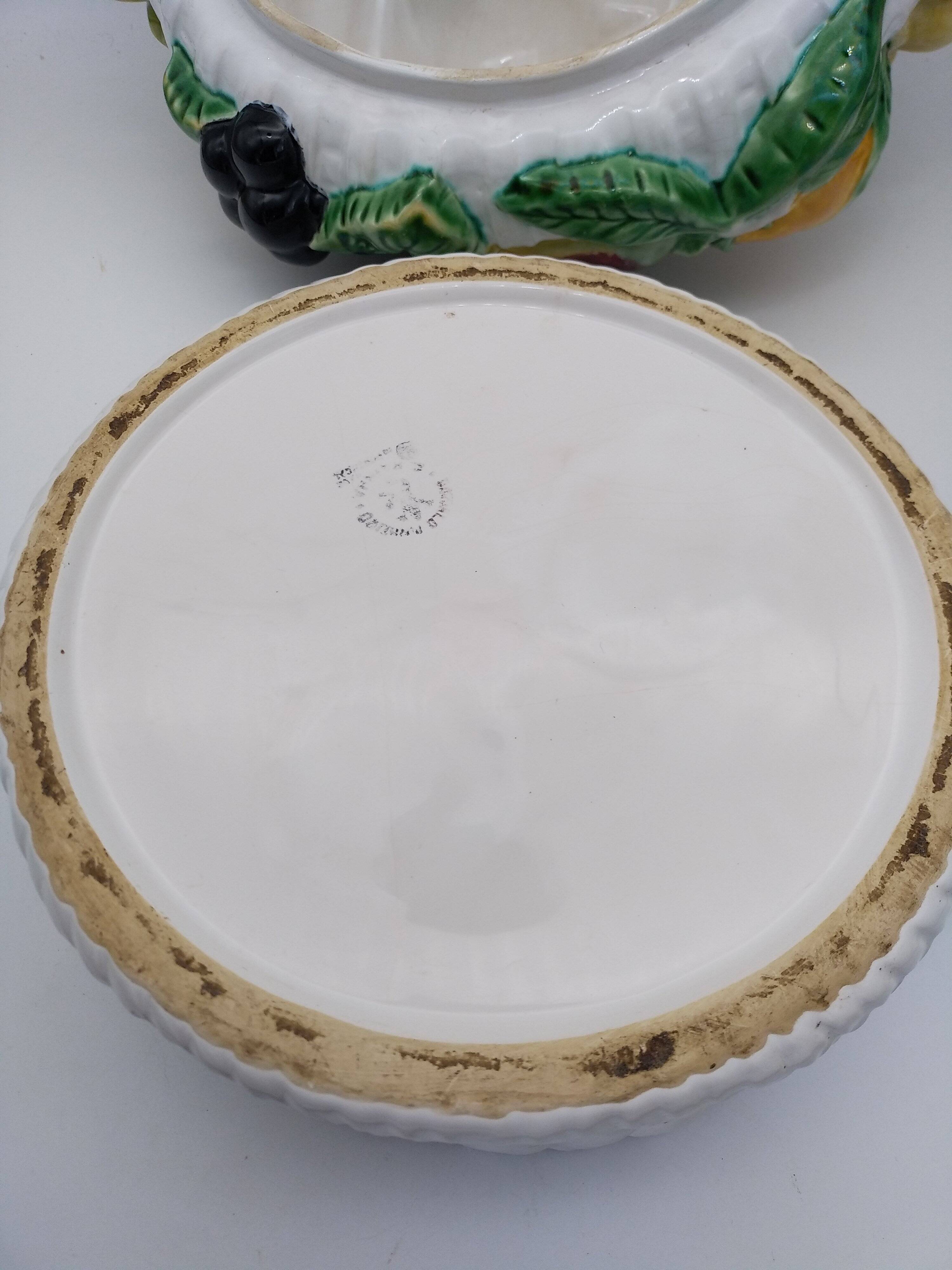 Fruit basket with lid. Enameled barbotine. Large model. Bordallo Pinheiro