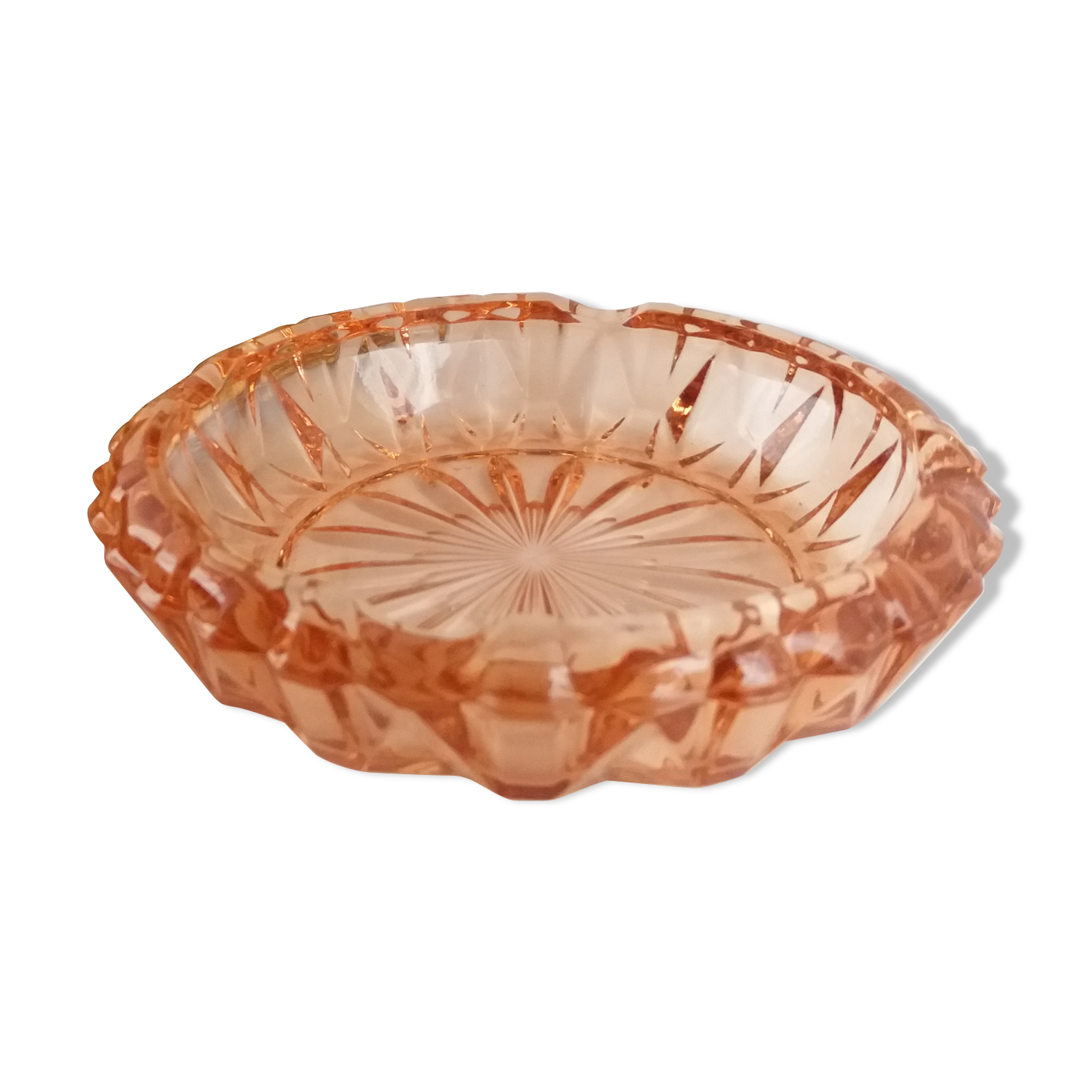 Pink chiseled glass catchall
