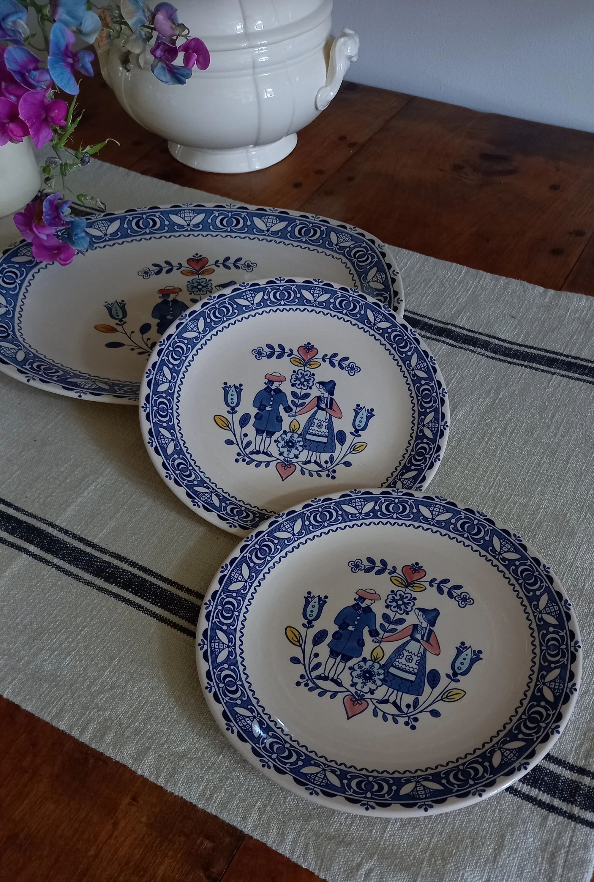 Pair of Johnson Brothers "Hearts & Flowers" dinner plates.