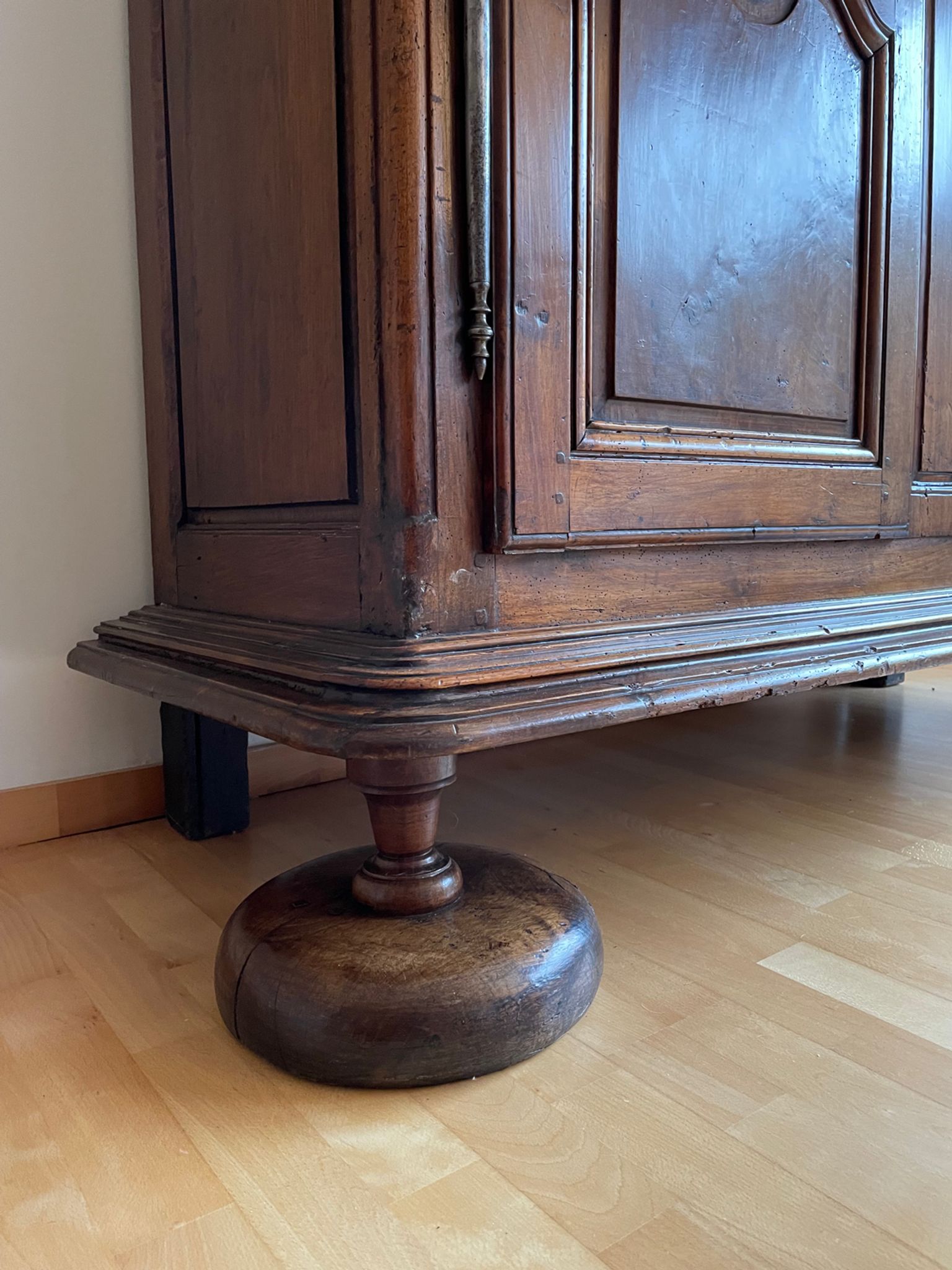 Eighteenth century castle cabinet in walnut Louis XIII style