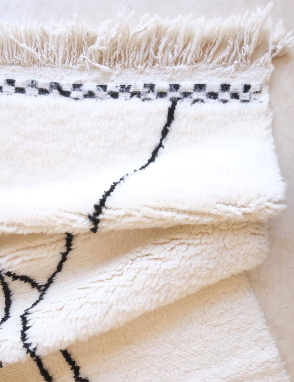 Beni Mrirt White Rug - 265 x 165 cm