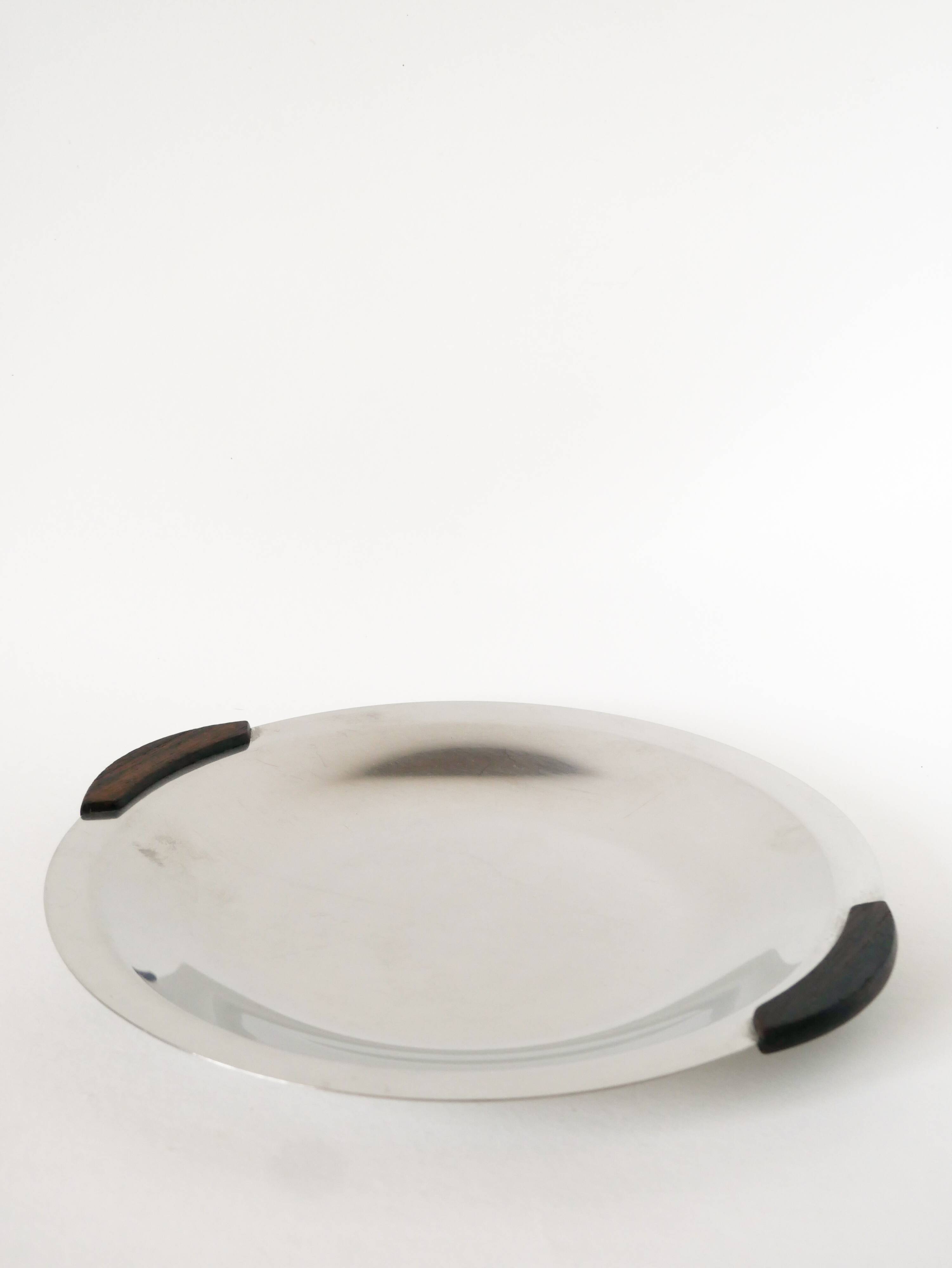 Round stainless steel dish with wooden handles, Design, 1970 - 32 cm