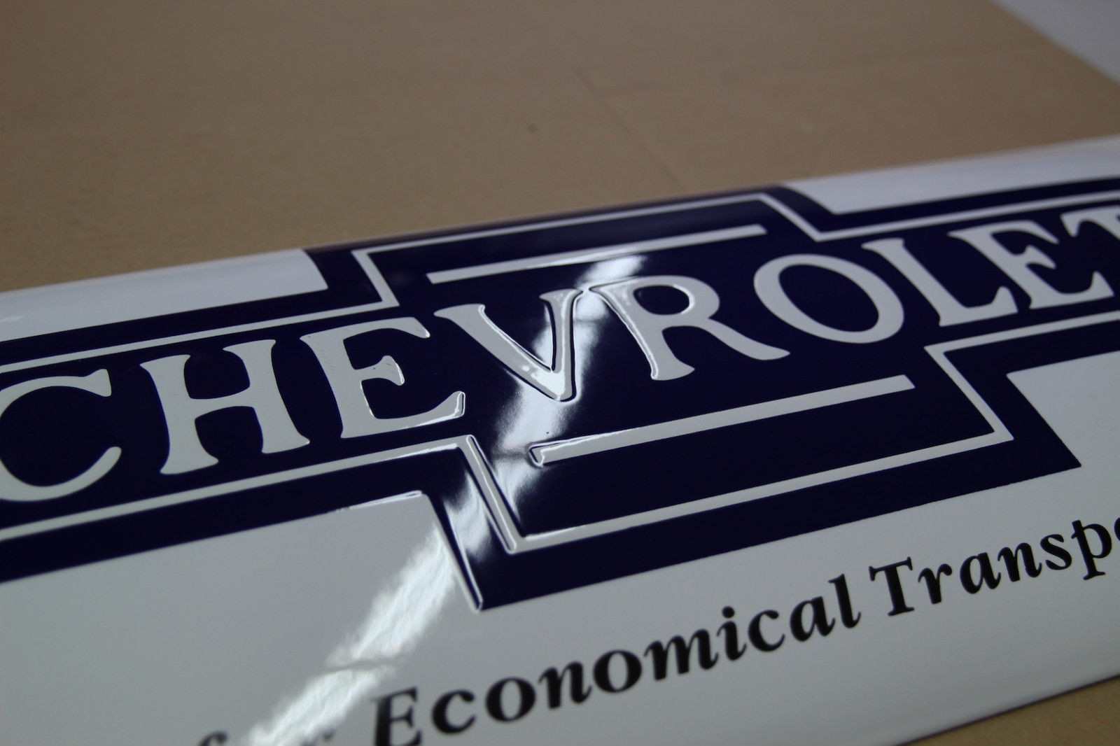 Enamelled plate chevrolet