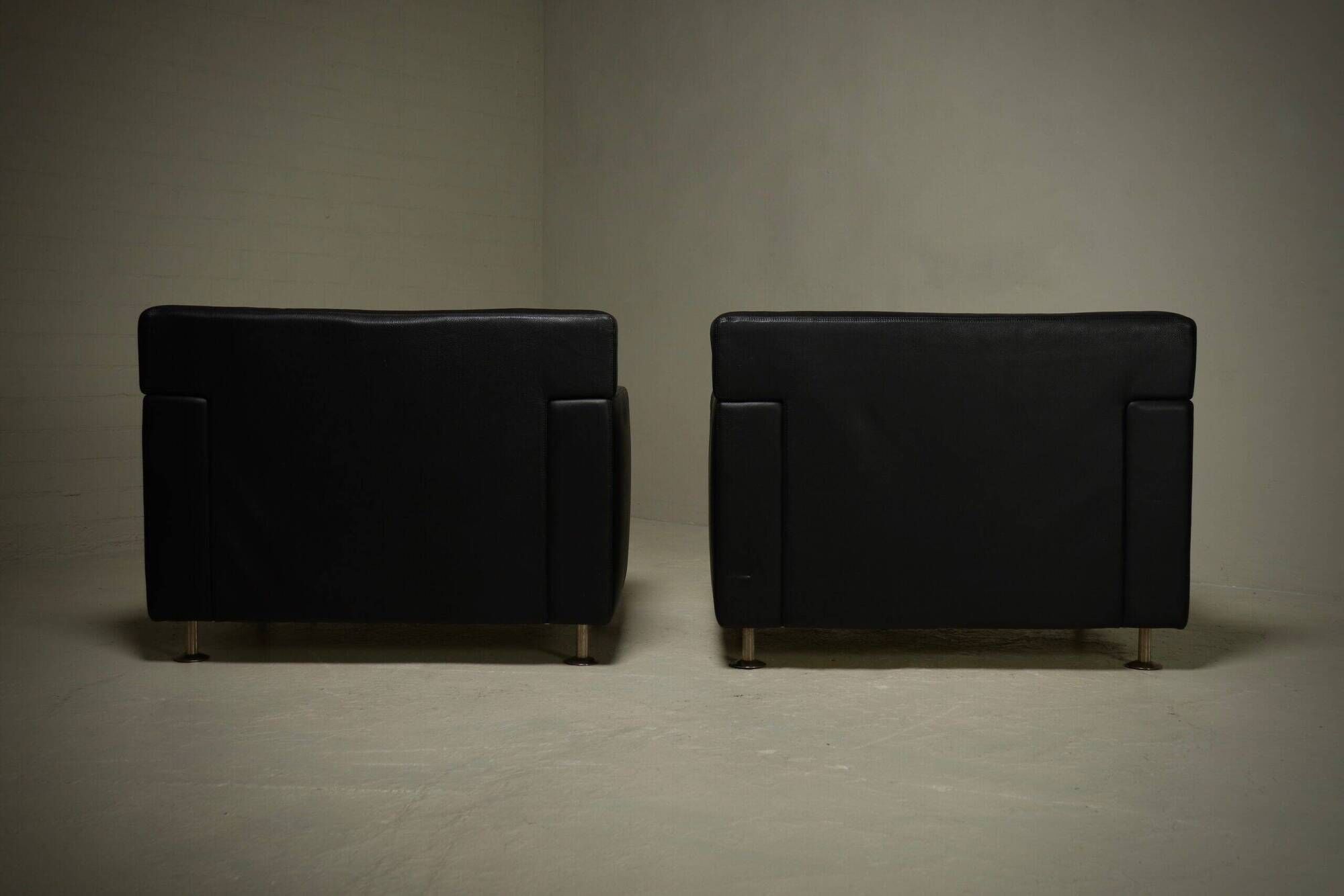 Pair of lounge chairs by Kunihide Oshinomi for Matteo Grassi 1980s