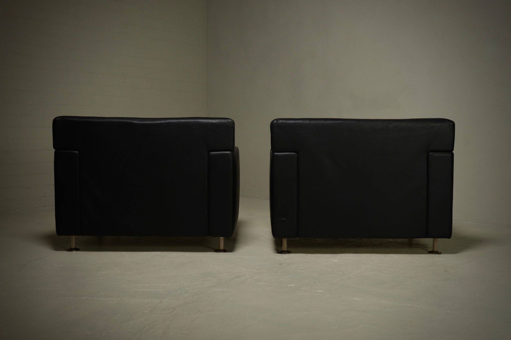 Pair of lounge chairs by Kunihide Oshinomi for Matteo Grassi 1980s