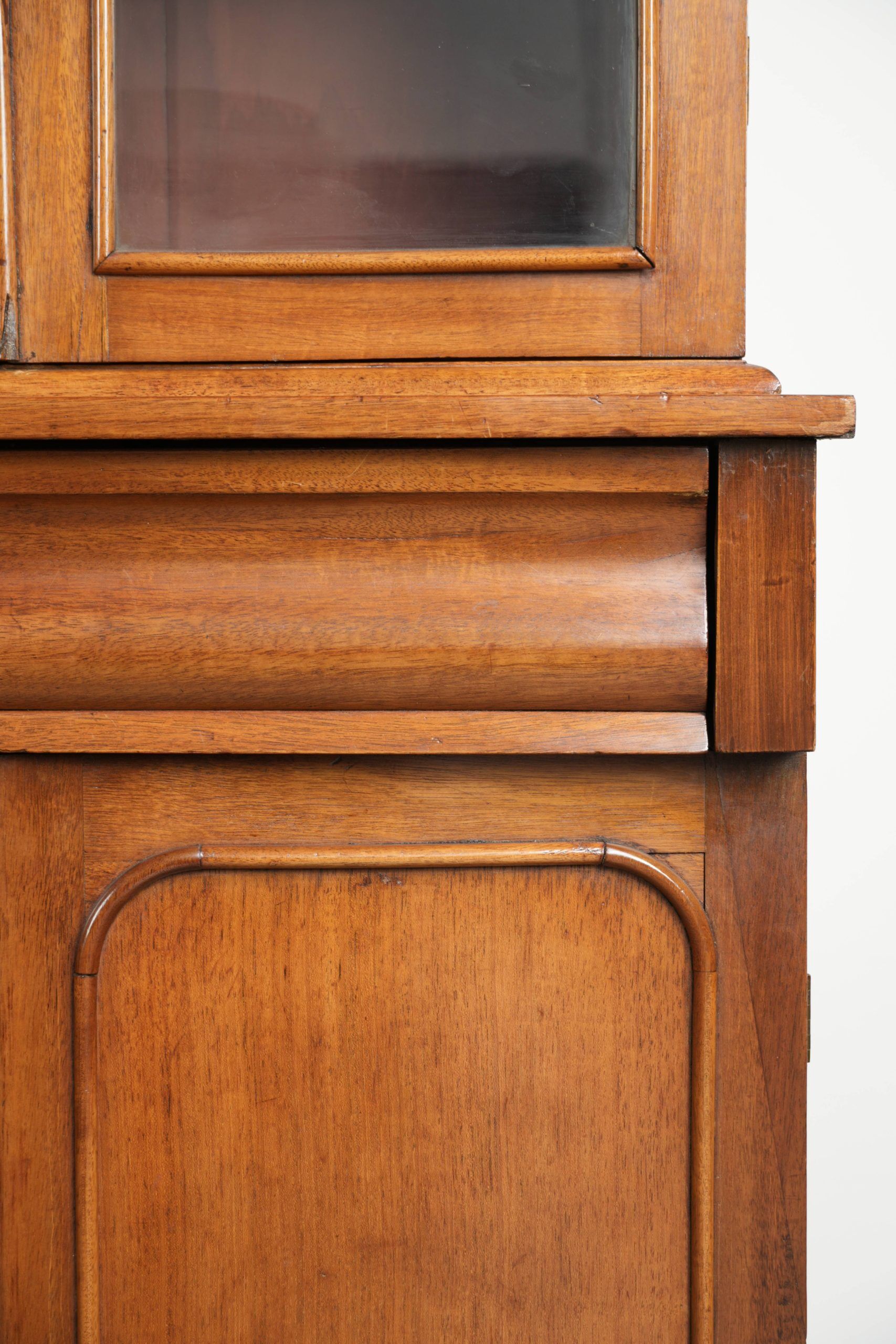 Antique English bookcase / display cabinet from the 19th century