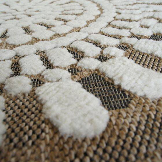 Round jute rug with white relief patterns, 70 cm