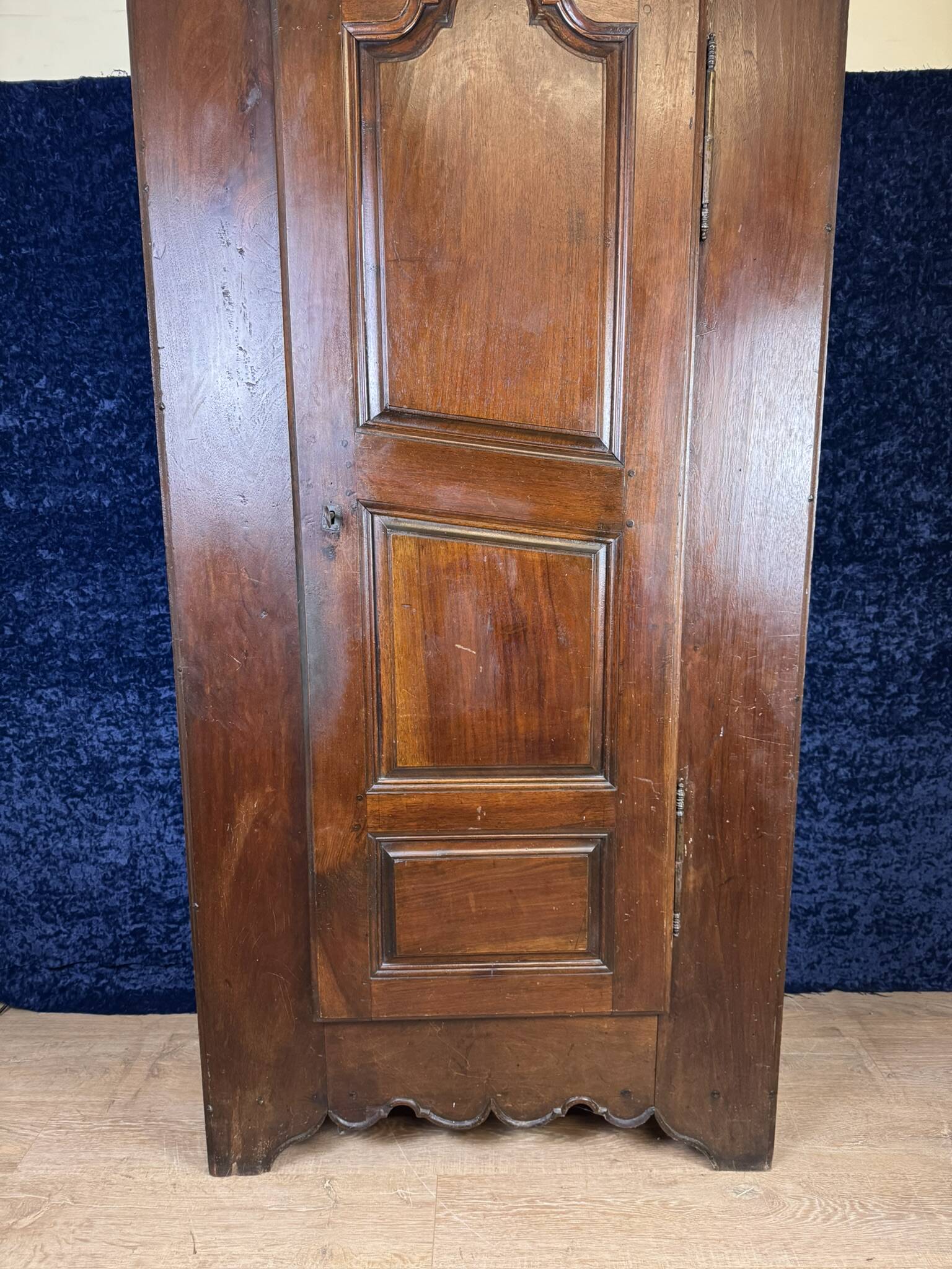 old Ardèche bonnet maker in solid walnut, Louis XIV period, circa 1680