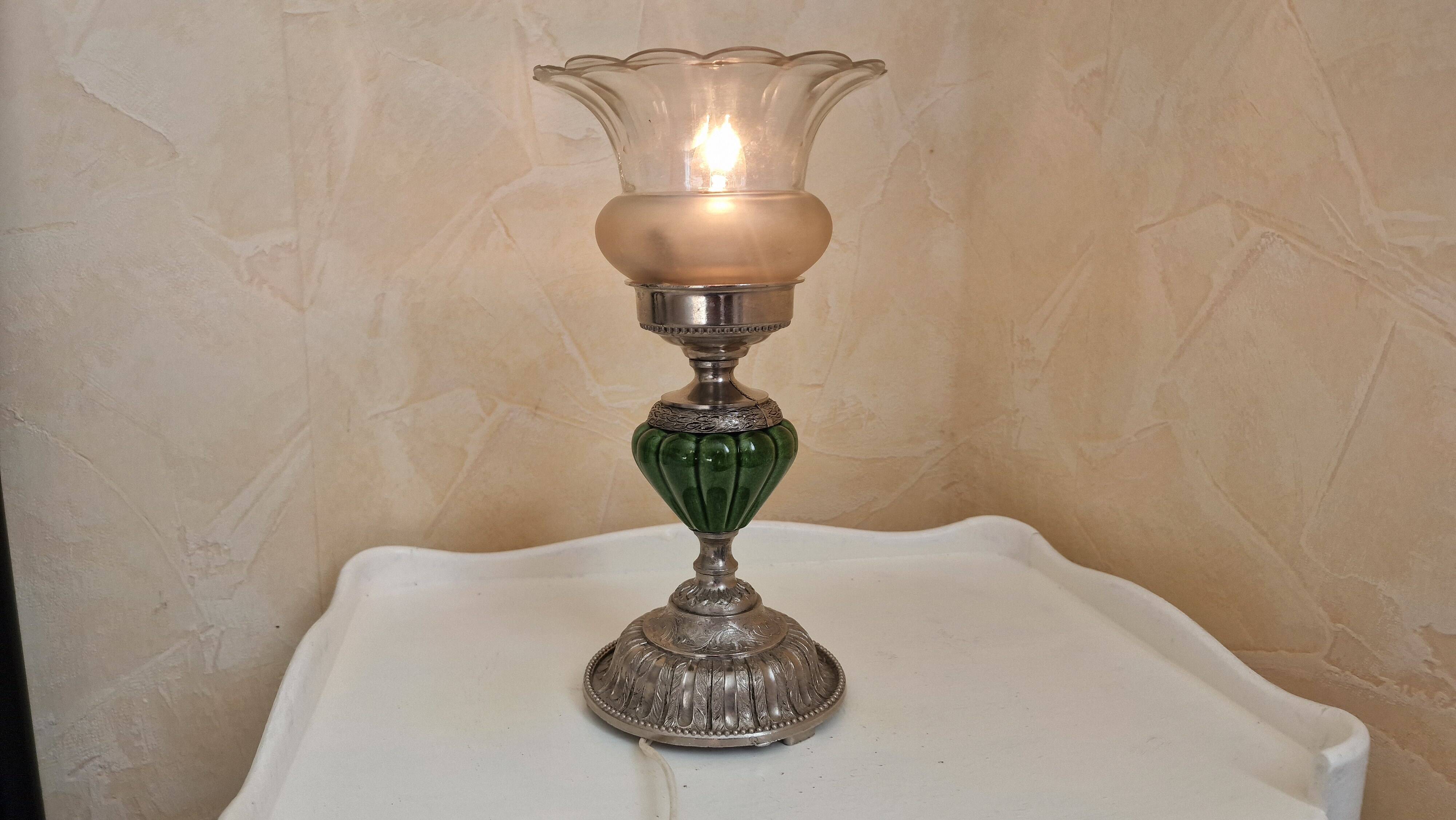 Lampe de table élégant verre et metal