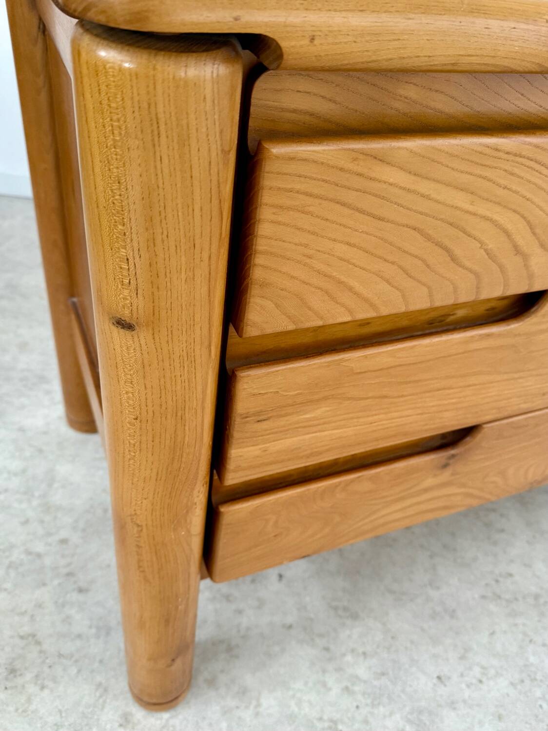 Antique solid elm chest of drawers, French design from the 60s, Maison Regain vintage
