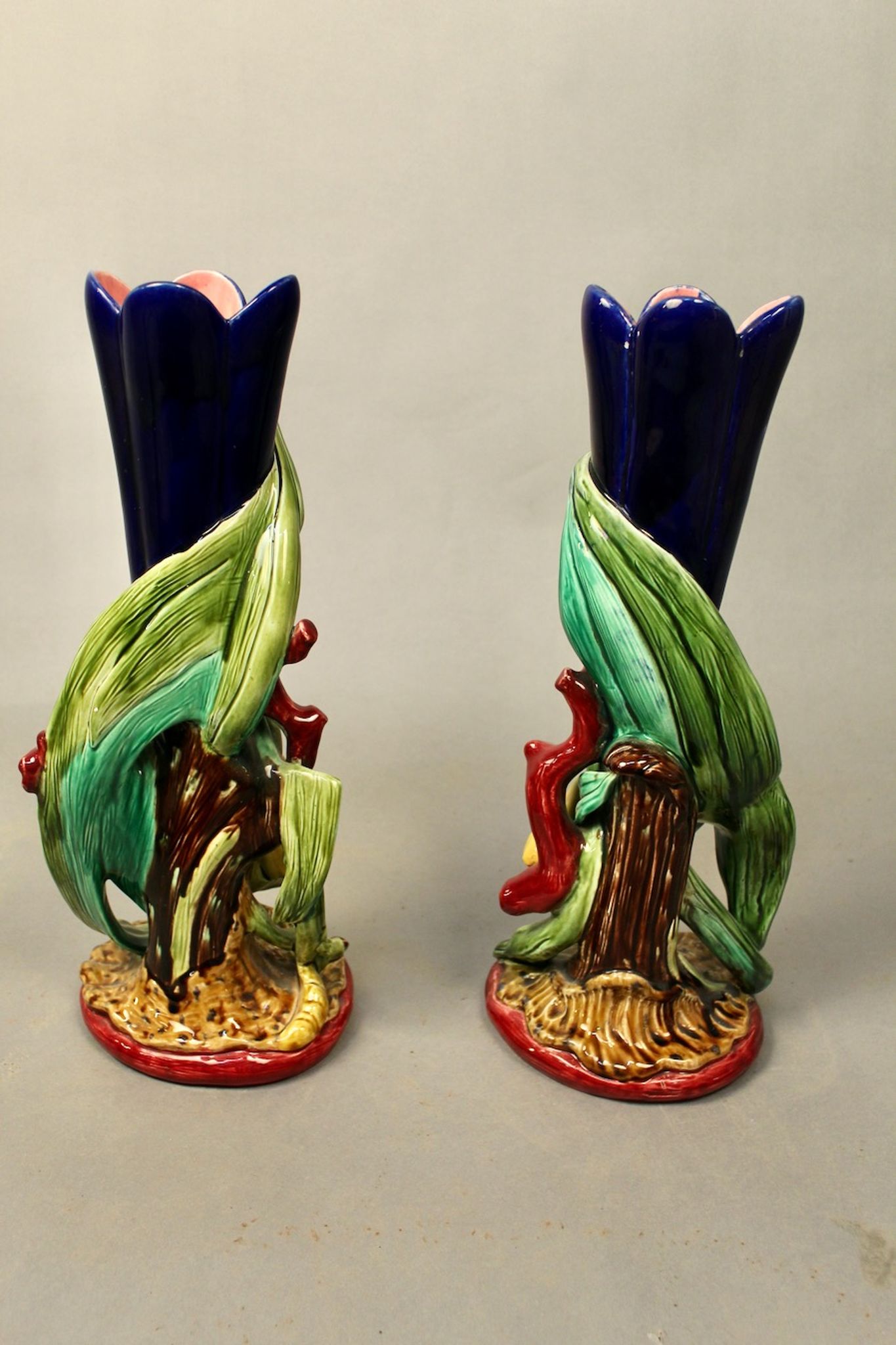 Pairs of vases decorated with majolica sarguemine flowers