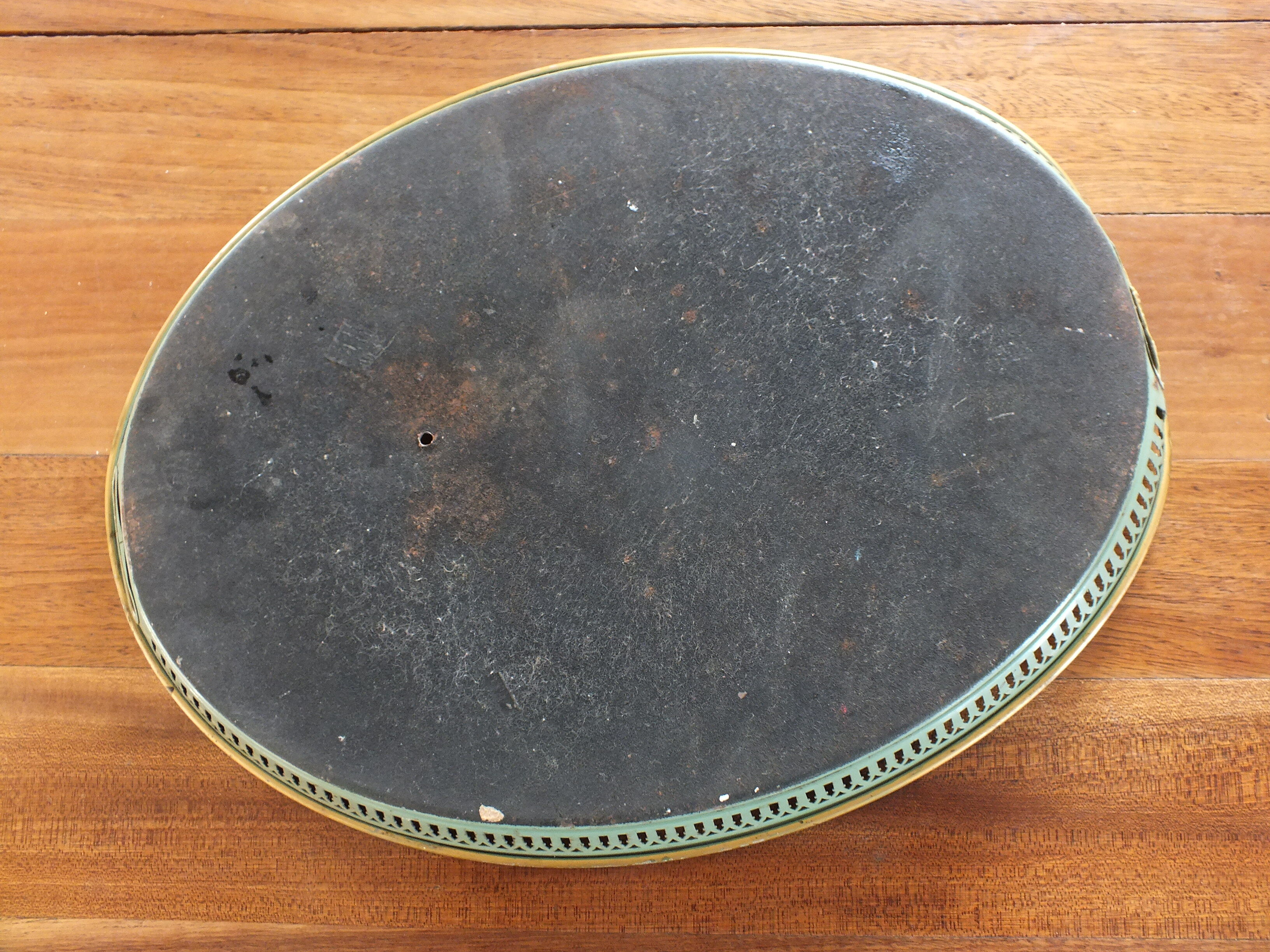 Tray with a plate gallery painted floral decoration