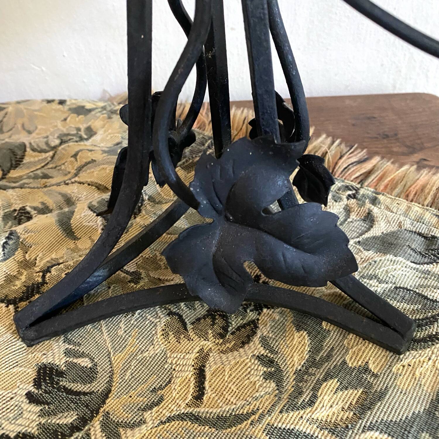 Retro wrought iron and pearl lamp