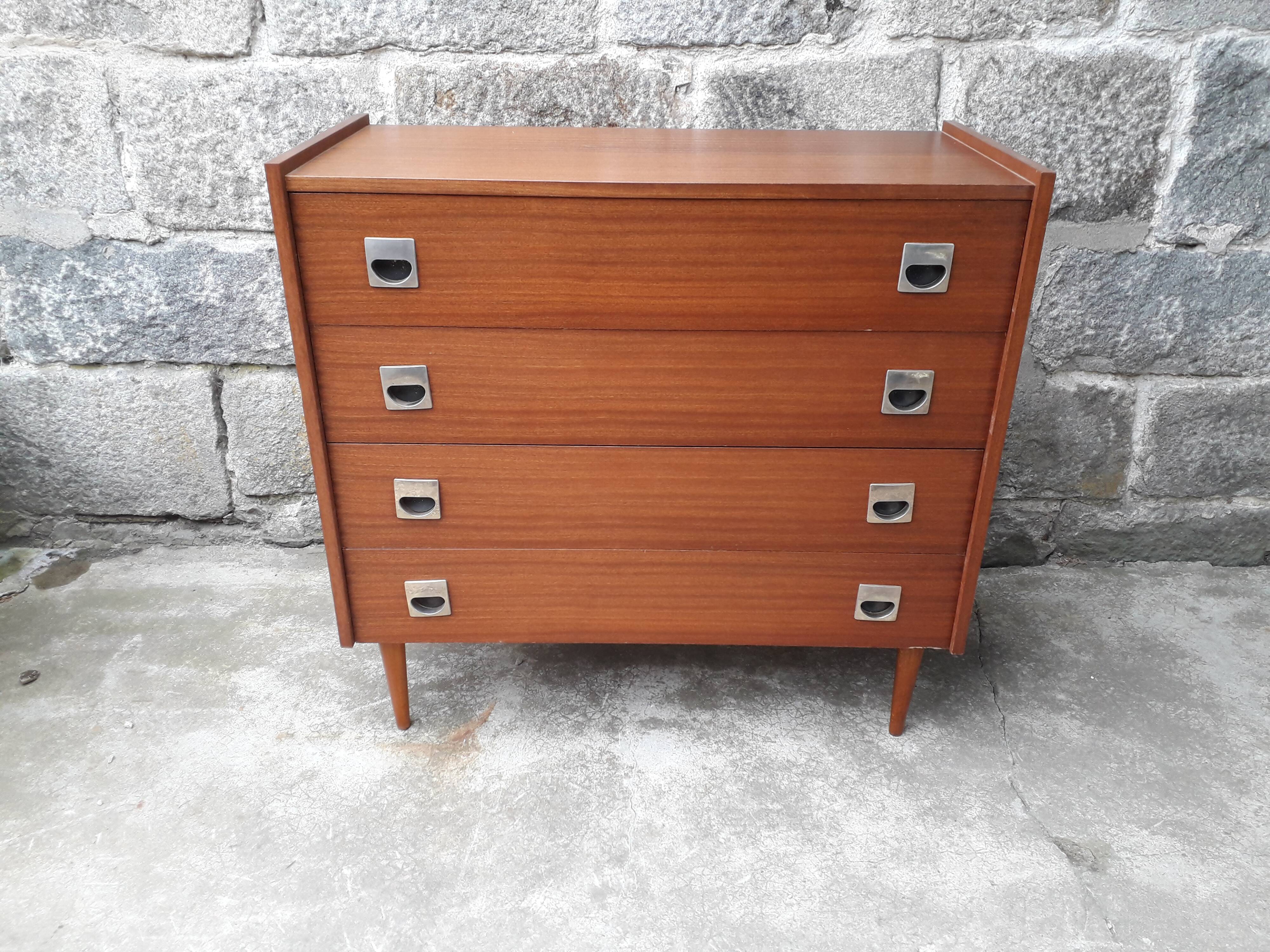 Commode vintage pieds fuseaux