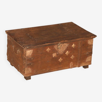 Indian chest in wood and gilded metal