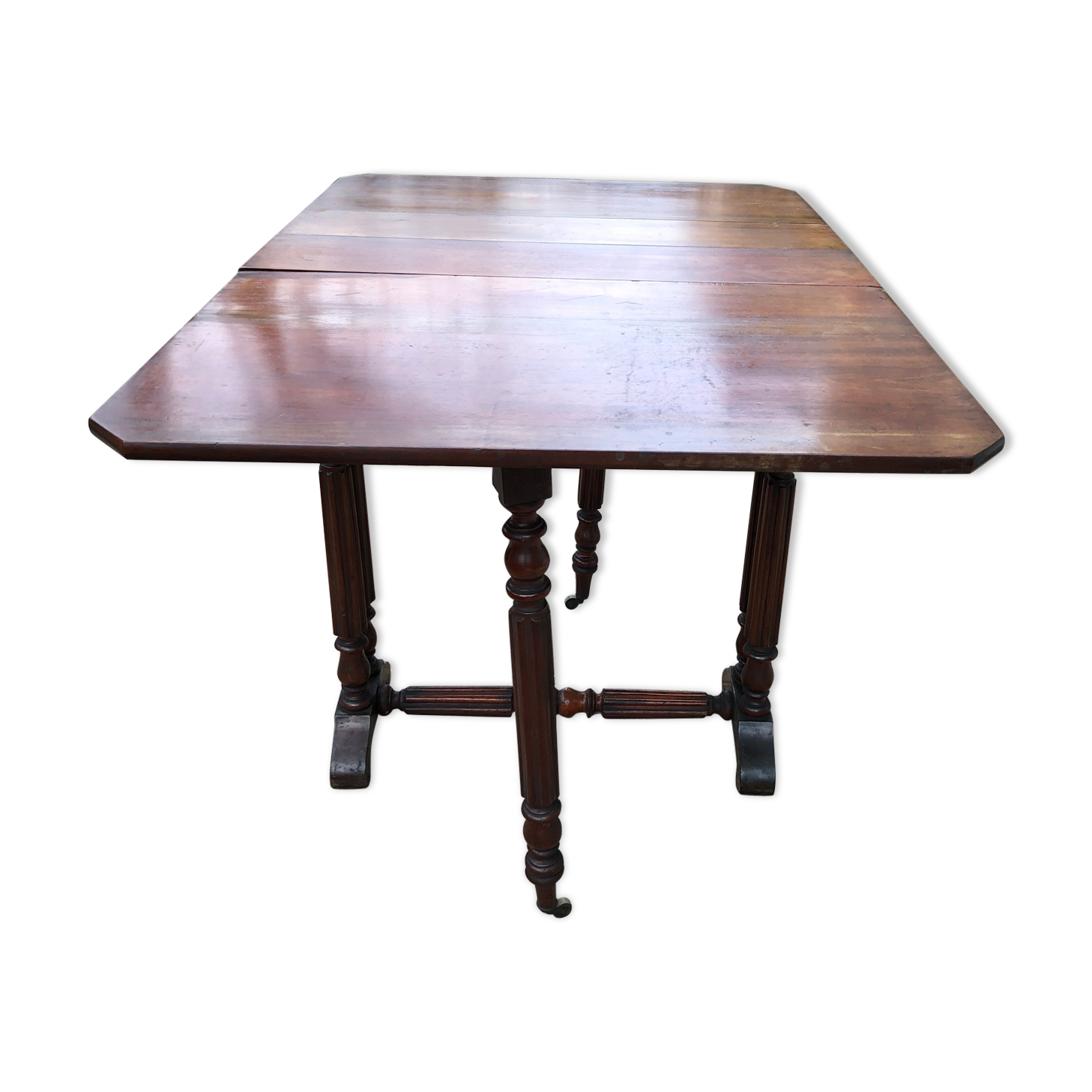 Side table with flaps