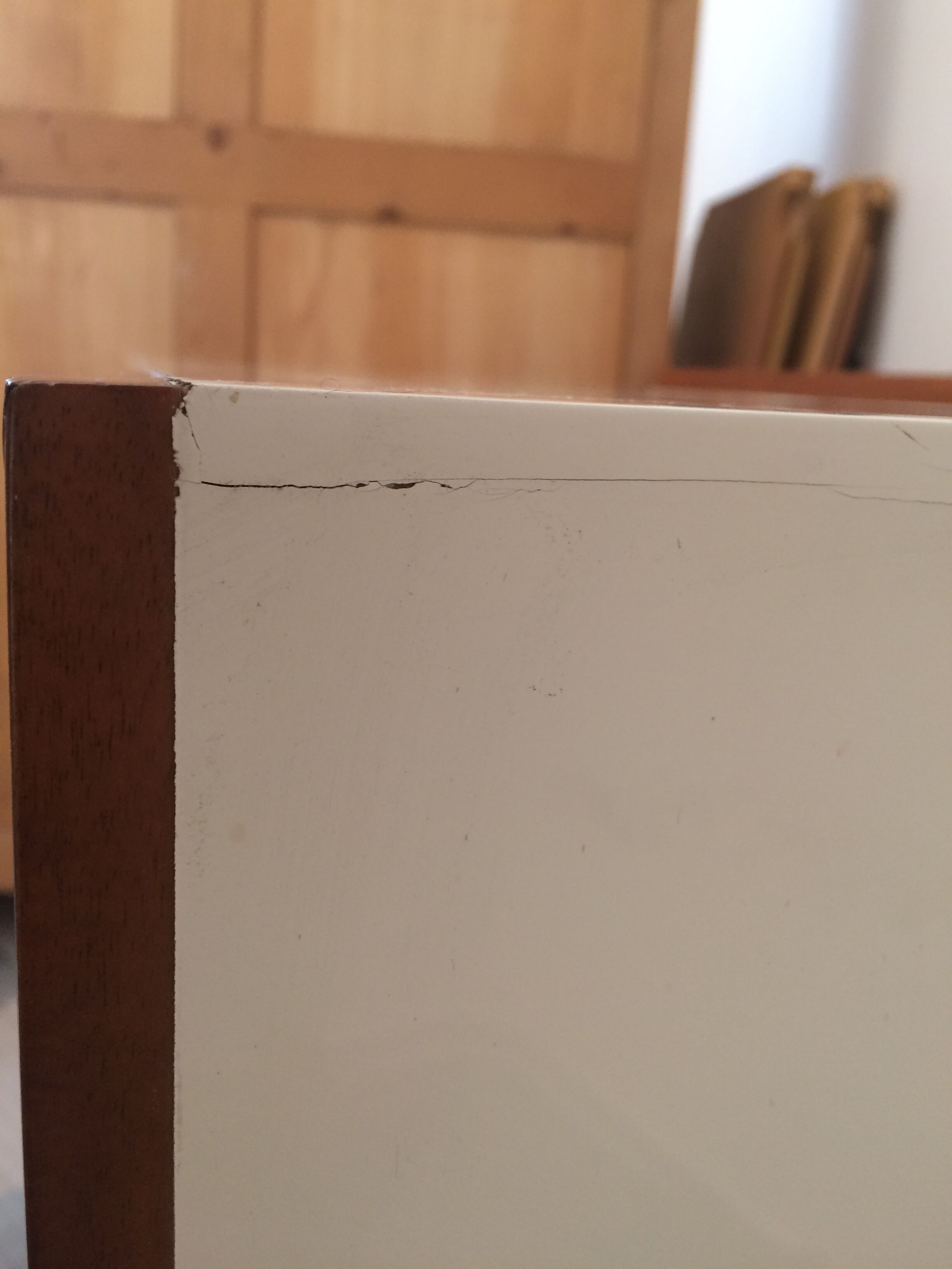 Chest of drawer with compass feet