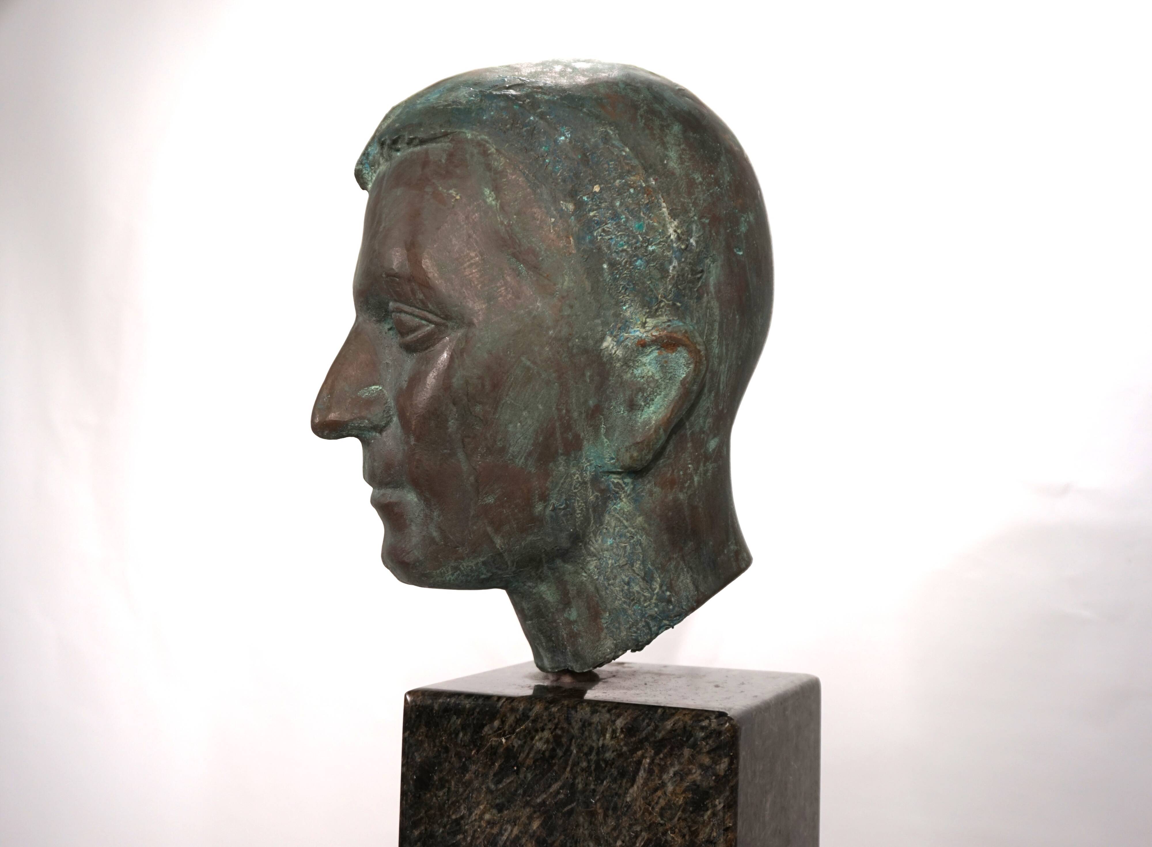 Ensemble de deux bustes en bronze sur stèles en granit par un élève de Georg Kolbe, 1925