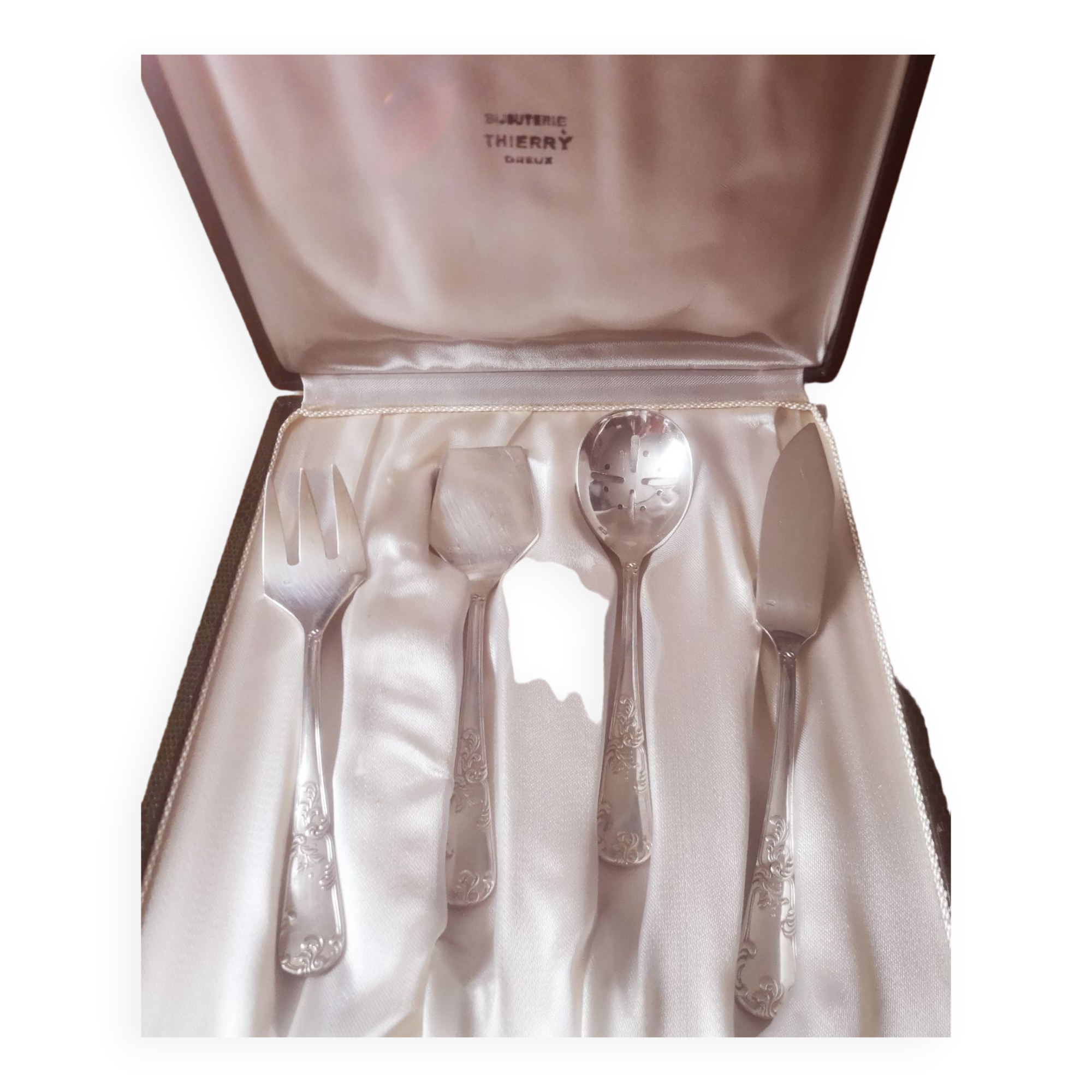 Silver-plated metal cutlery set