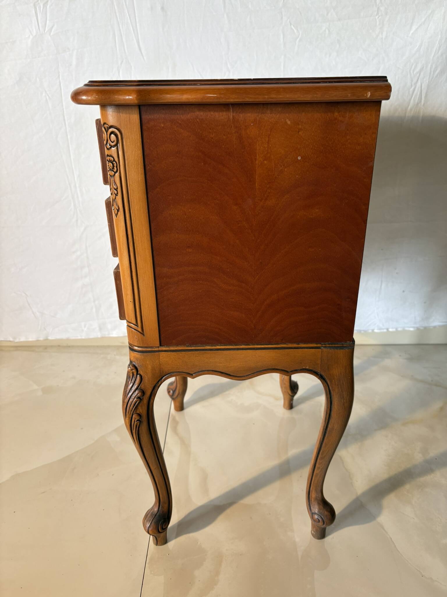 Louis XV style bedside table or chest of drawers – 3 carved drawers