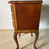 Chevet ou chiffonnier de style Louis XV – 3 tiroirs sculptés