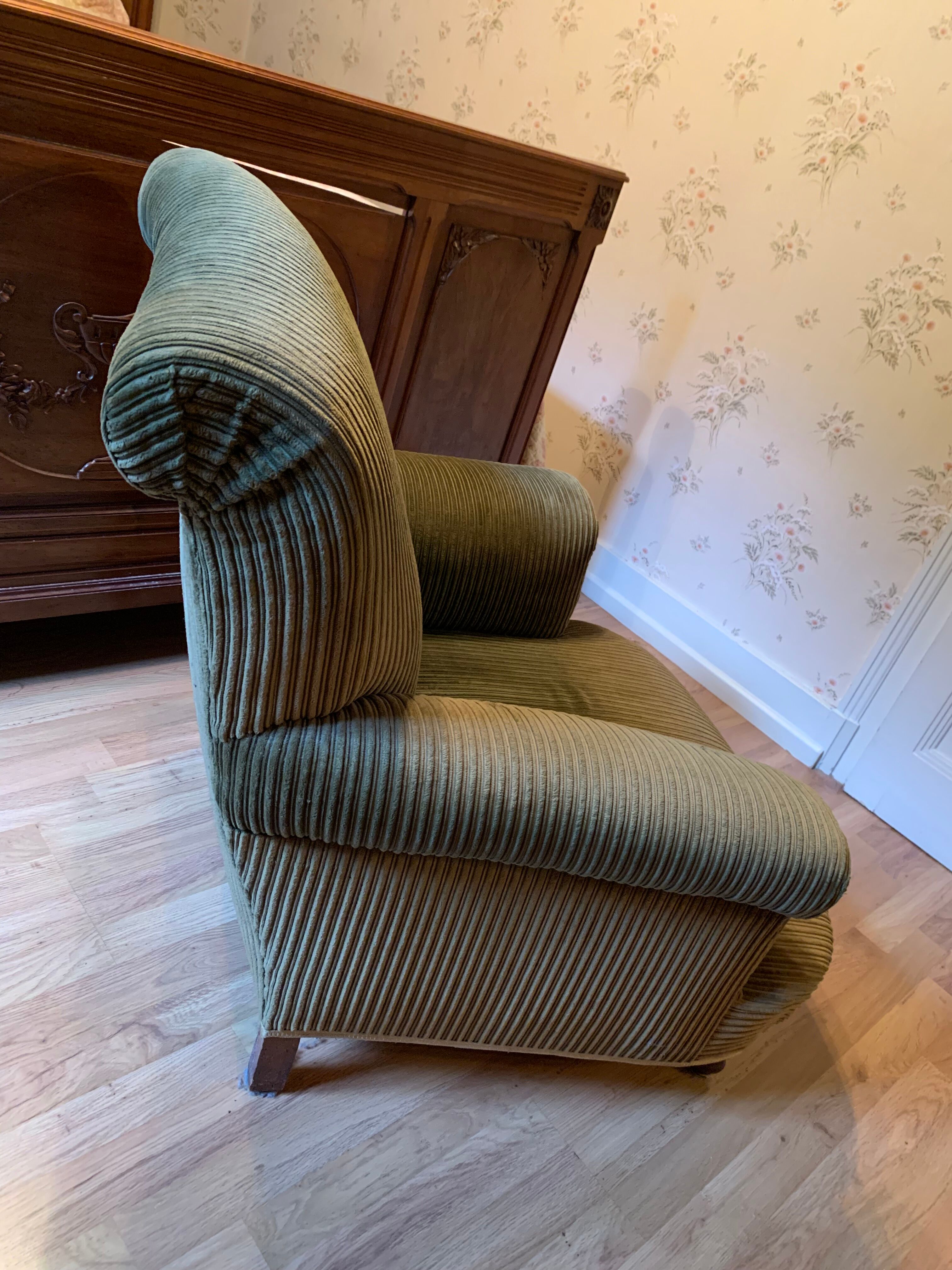 Antique toad armchair