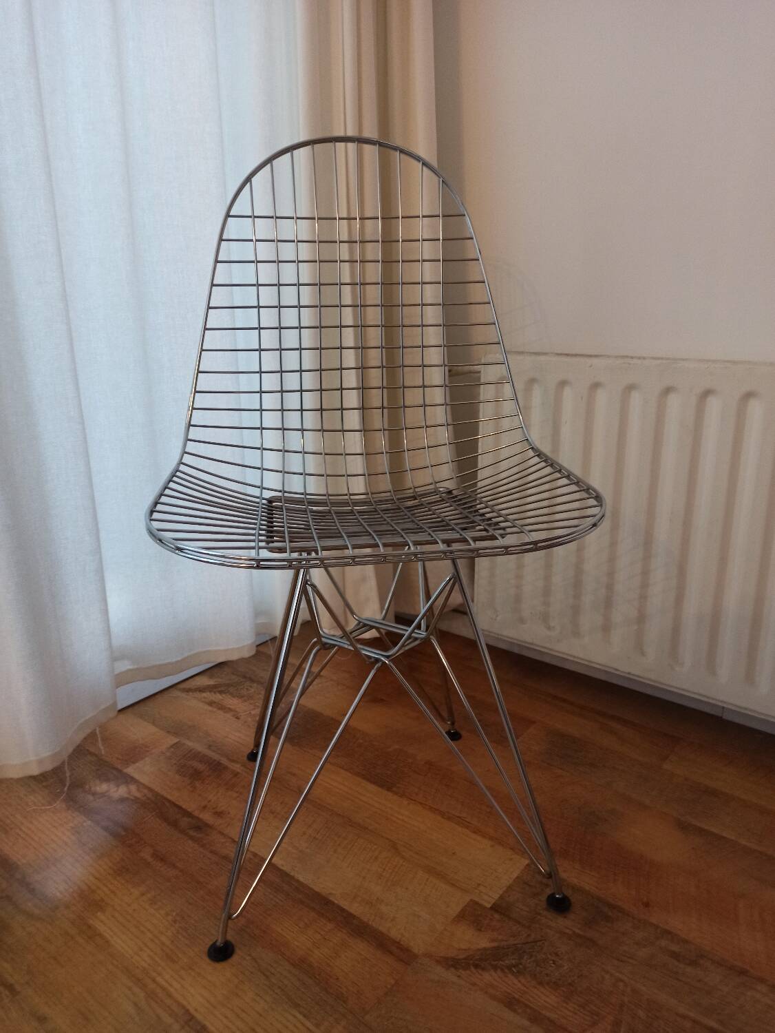 1 vintage wire chair