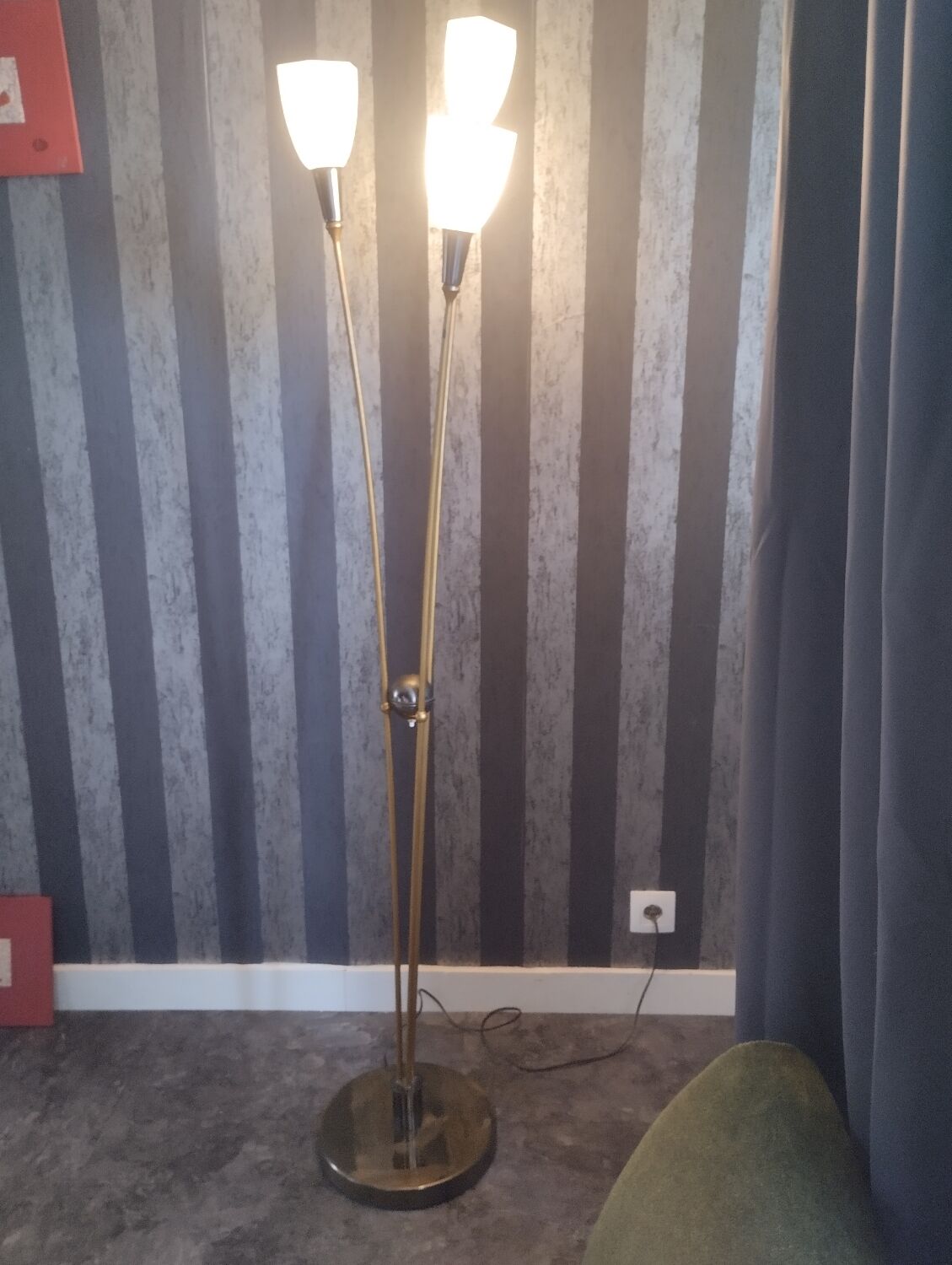 Vintage 3-spoke floor lamp
