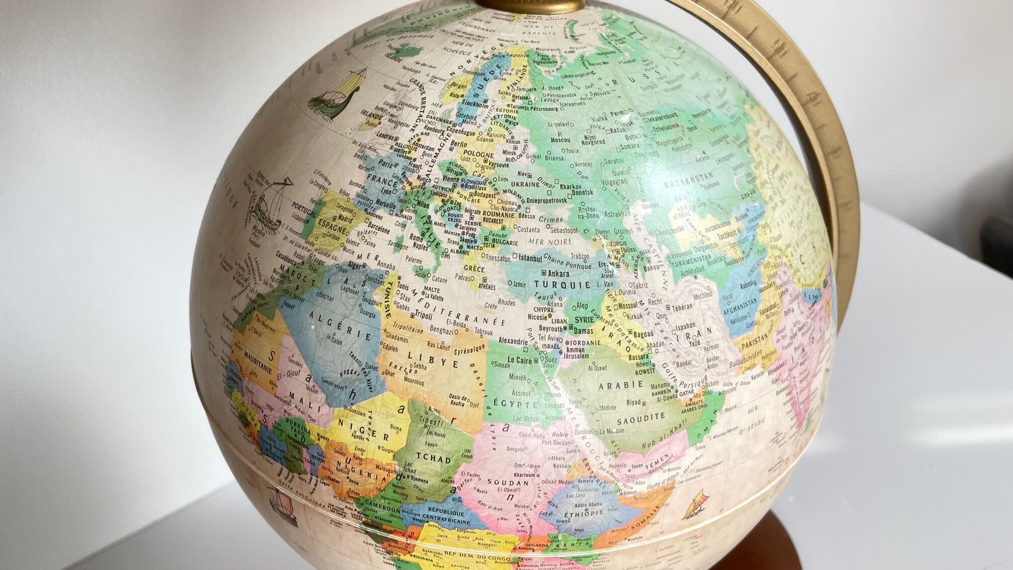 Globe earth luminous italy vintage wood