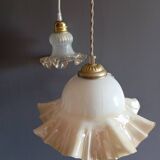 Suspension opaline à volants couleur vanille caramel 1950/60