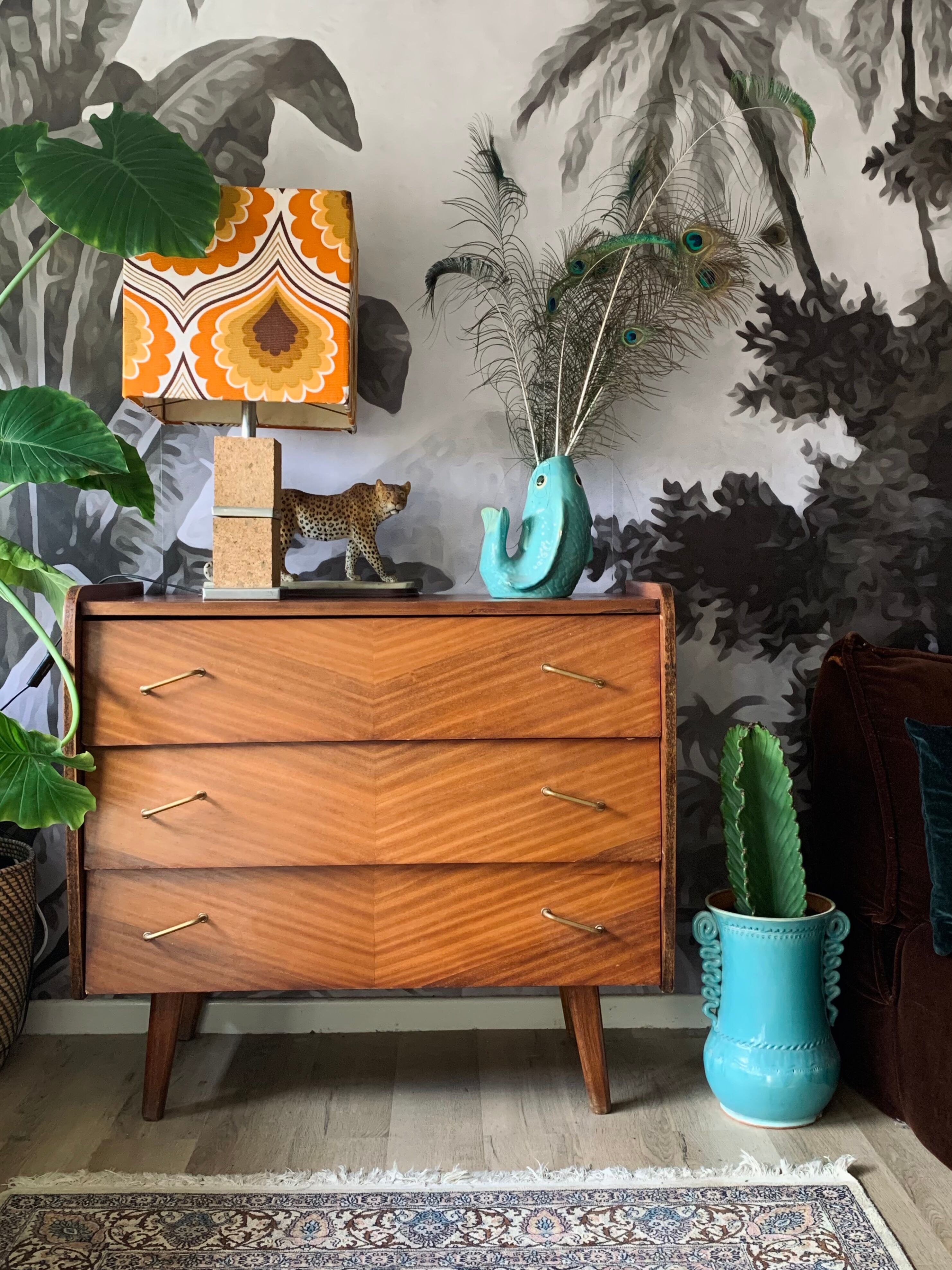 Chest of drawer compass feet