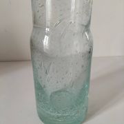 Vase vintage en verre bullé vert très pâle, souffle artisanal