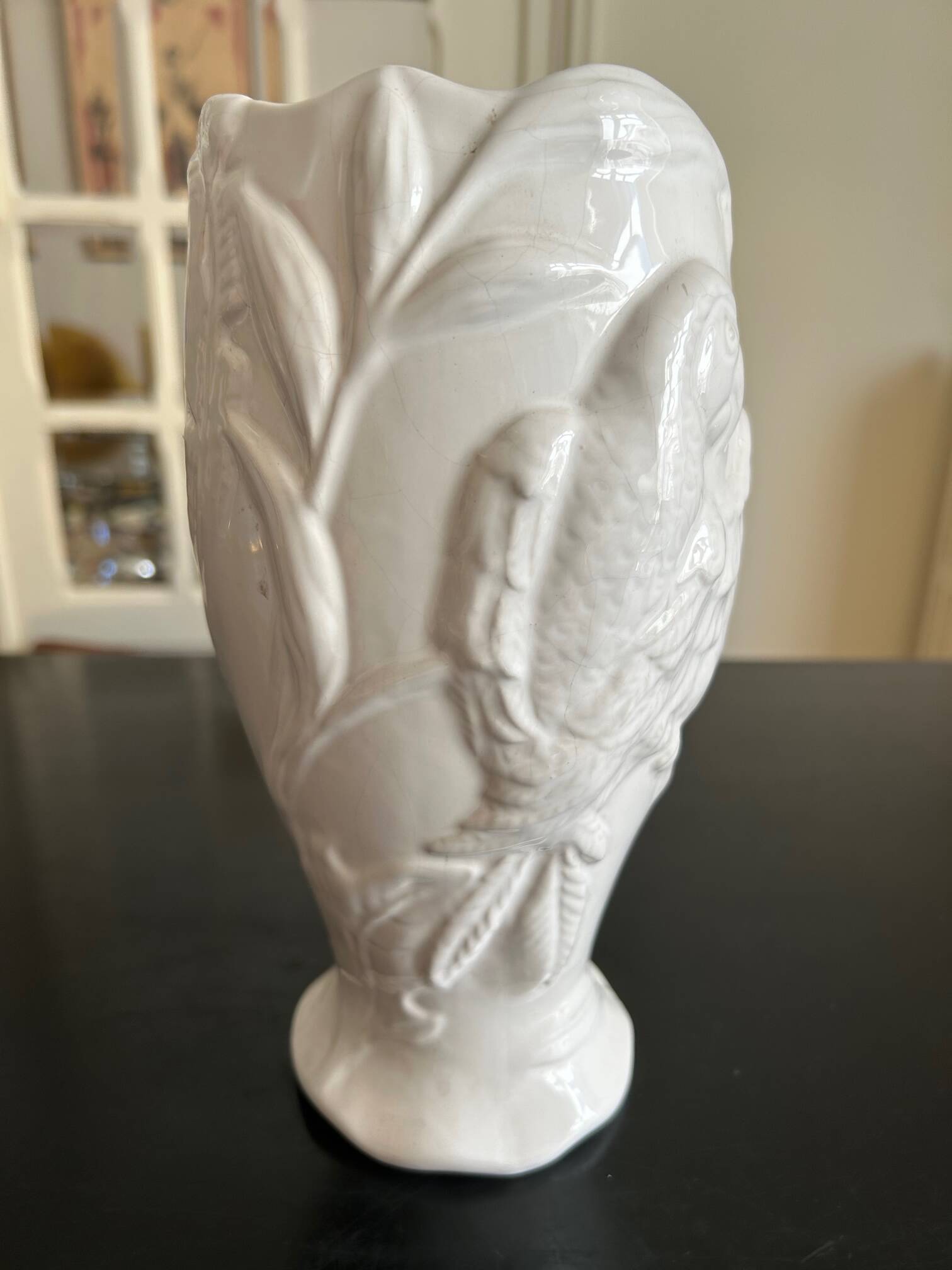 Vase with parrots
