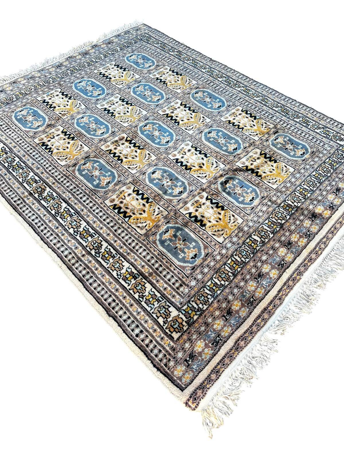 Hand-knotted Pakistani rug 170cm x 120cm