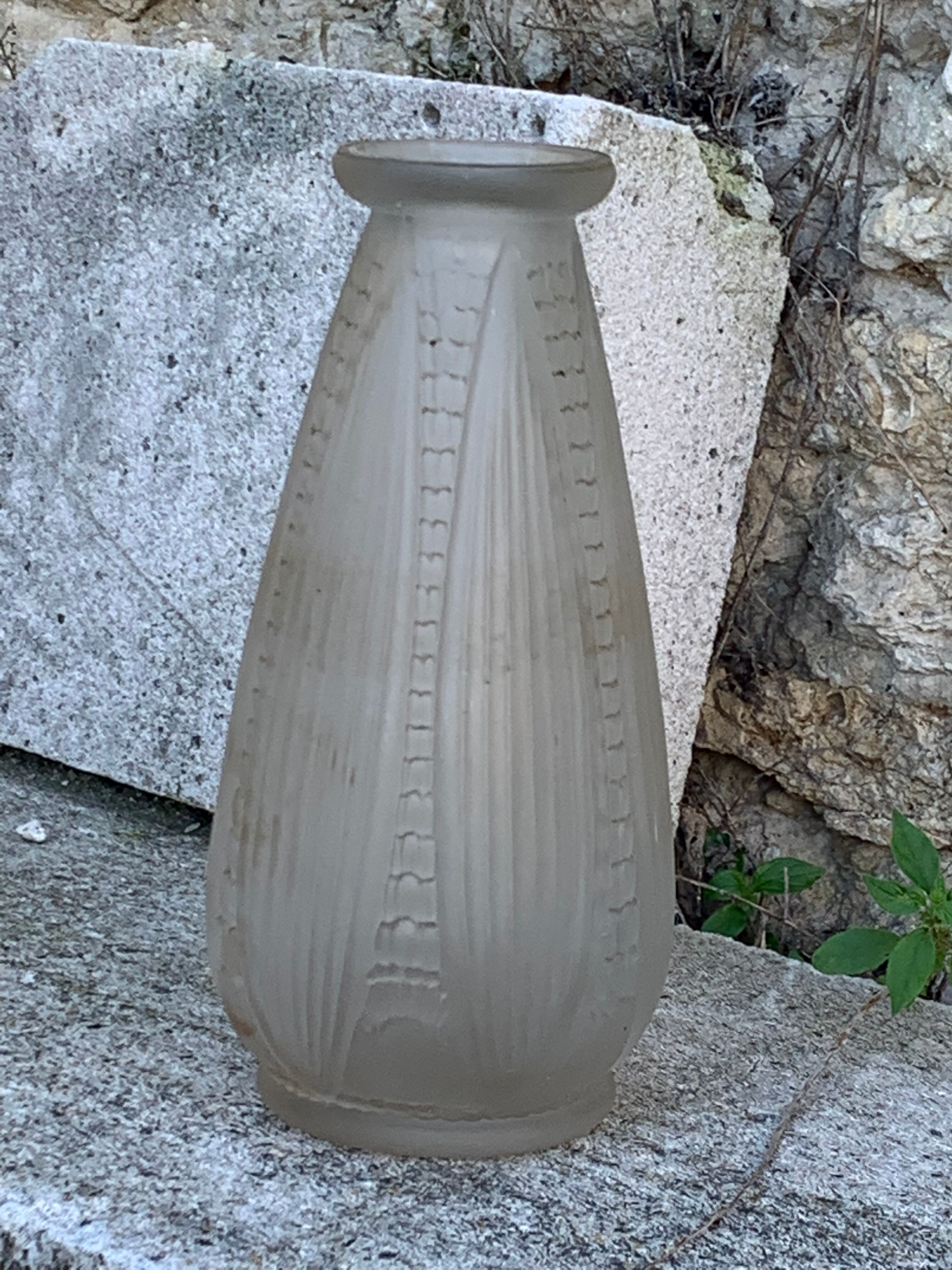 Hyacinth vase in frosted glass art deco foliage pattern