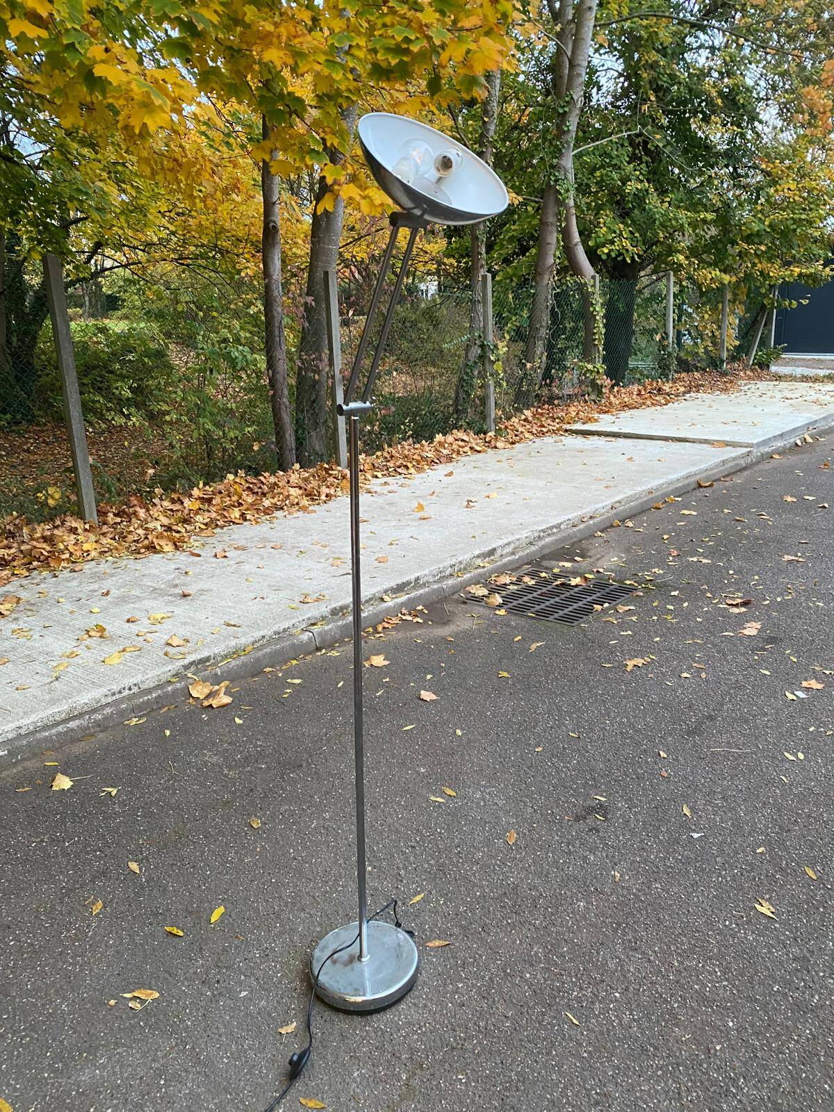 Lampadaire vintage articulé Seylumiere en acier chromé
