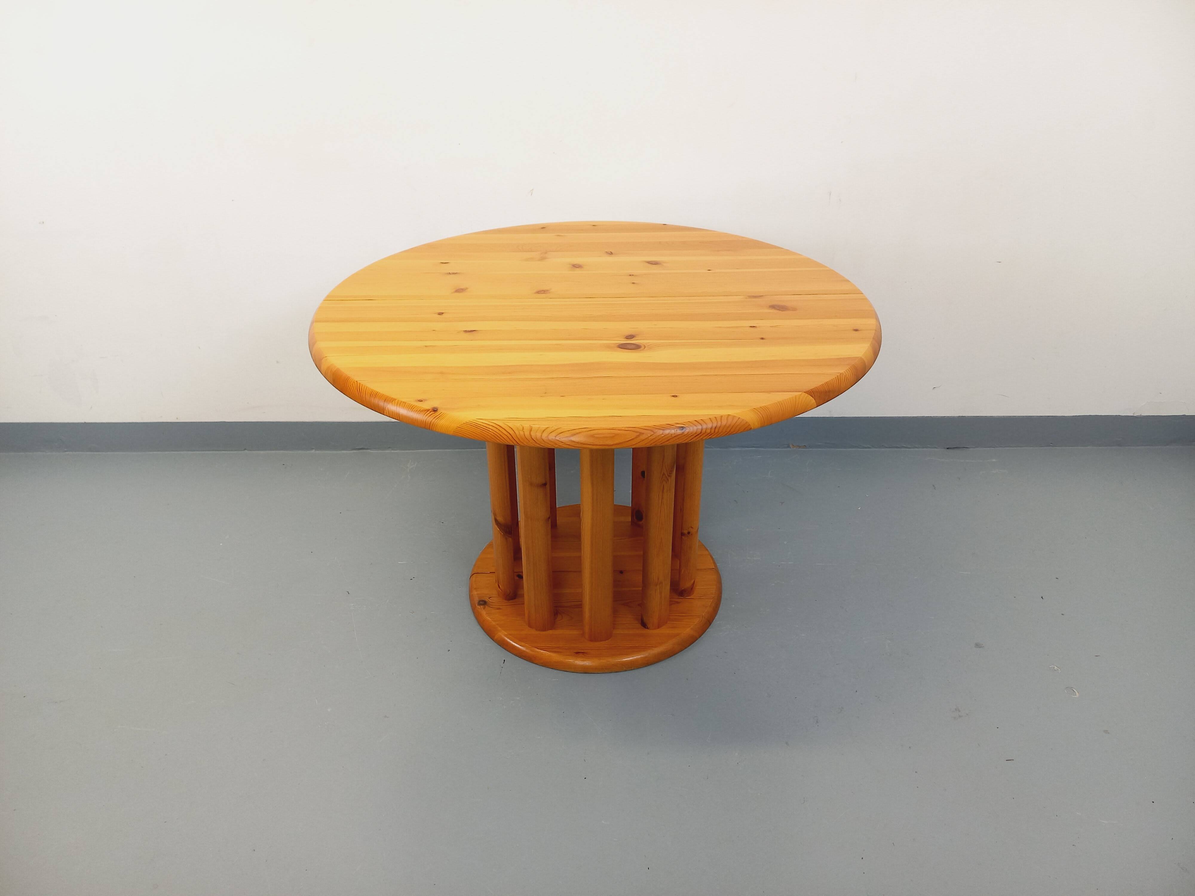 Vintage Scandinavian round dining table Rainer Daumiller in pine.