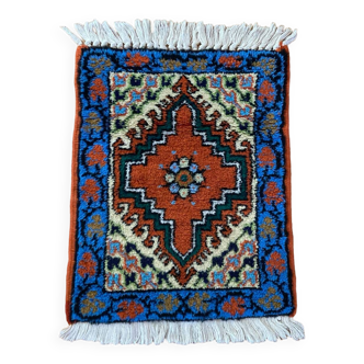 Tapis d’Orient en laine tissée main époque XXème