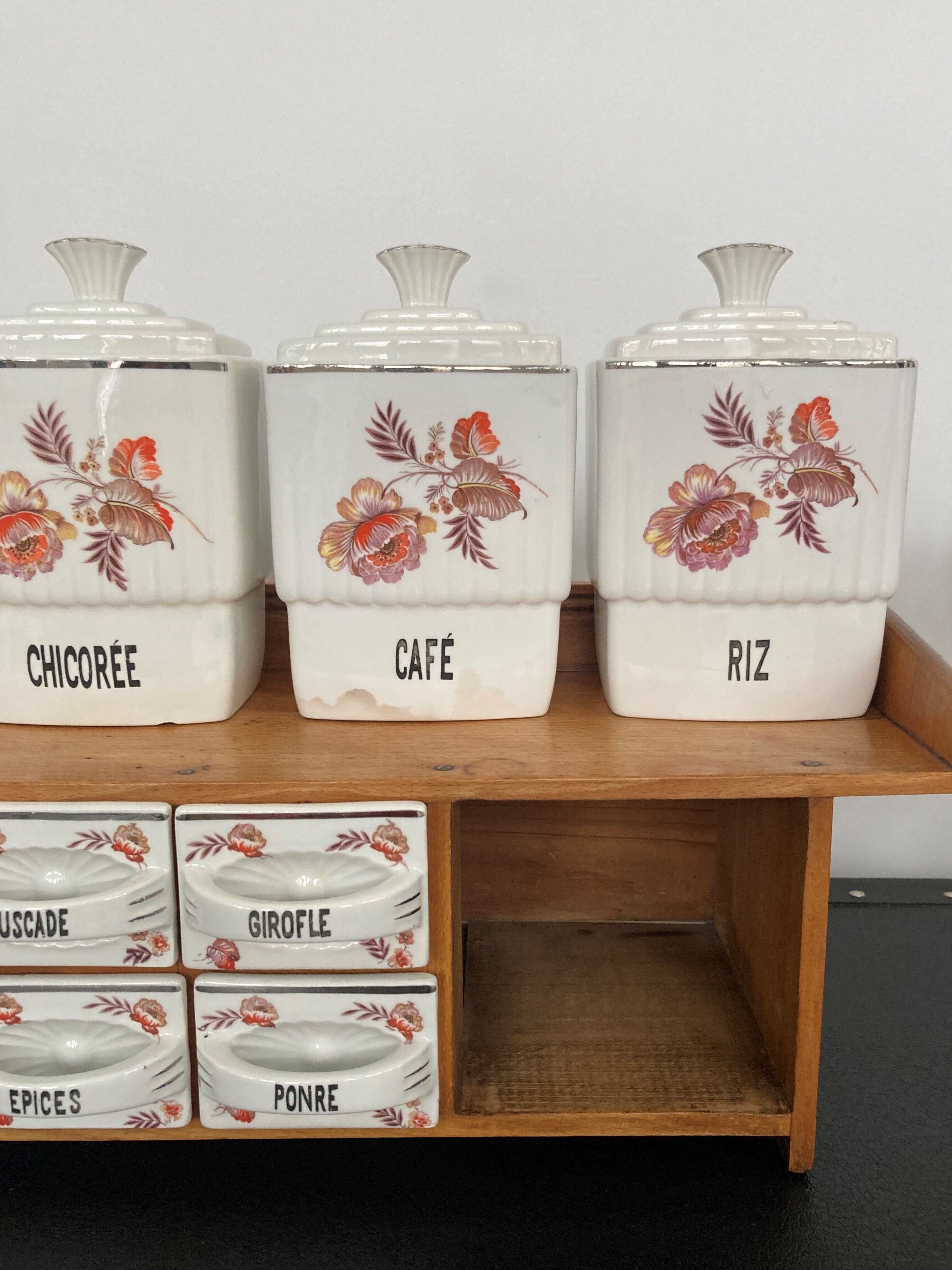 Set wood shelf and Art Deco spice jars