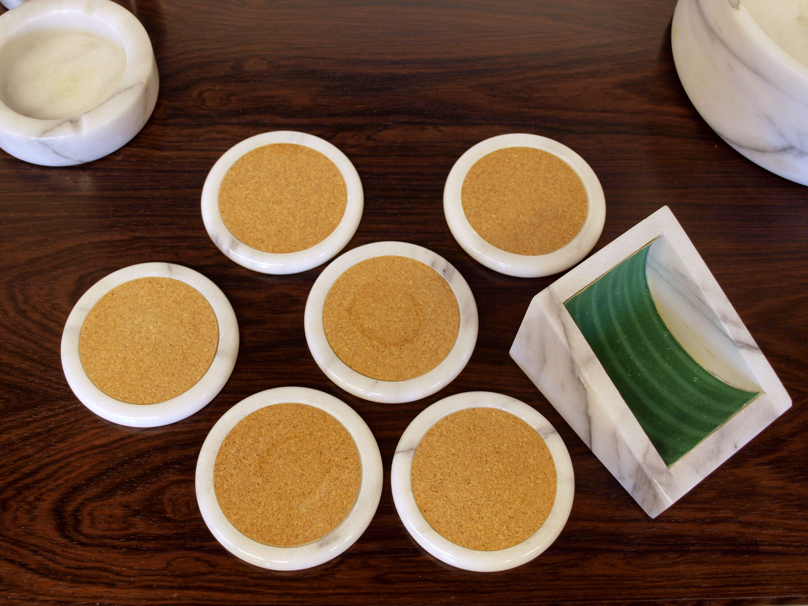 Set of table accessories in Carrara marble