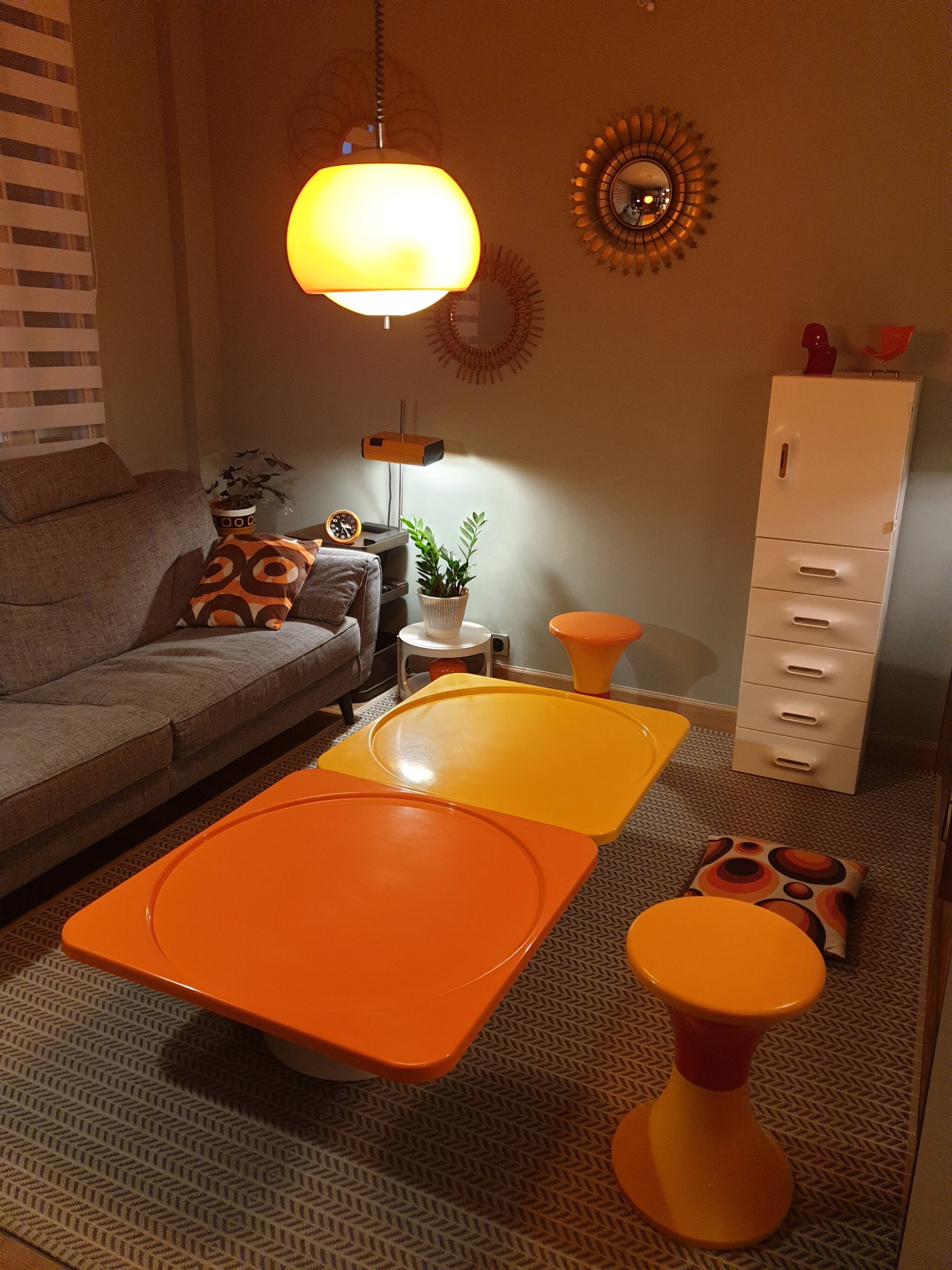 Lot table basse coffre orange  pivotante + tatam sramp 70's