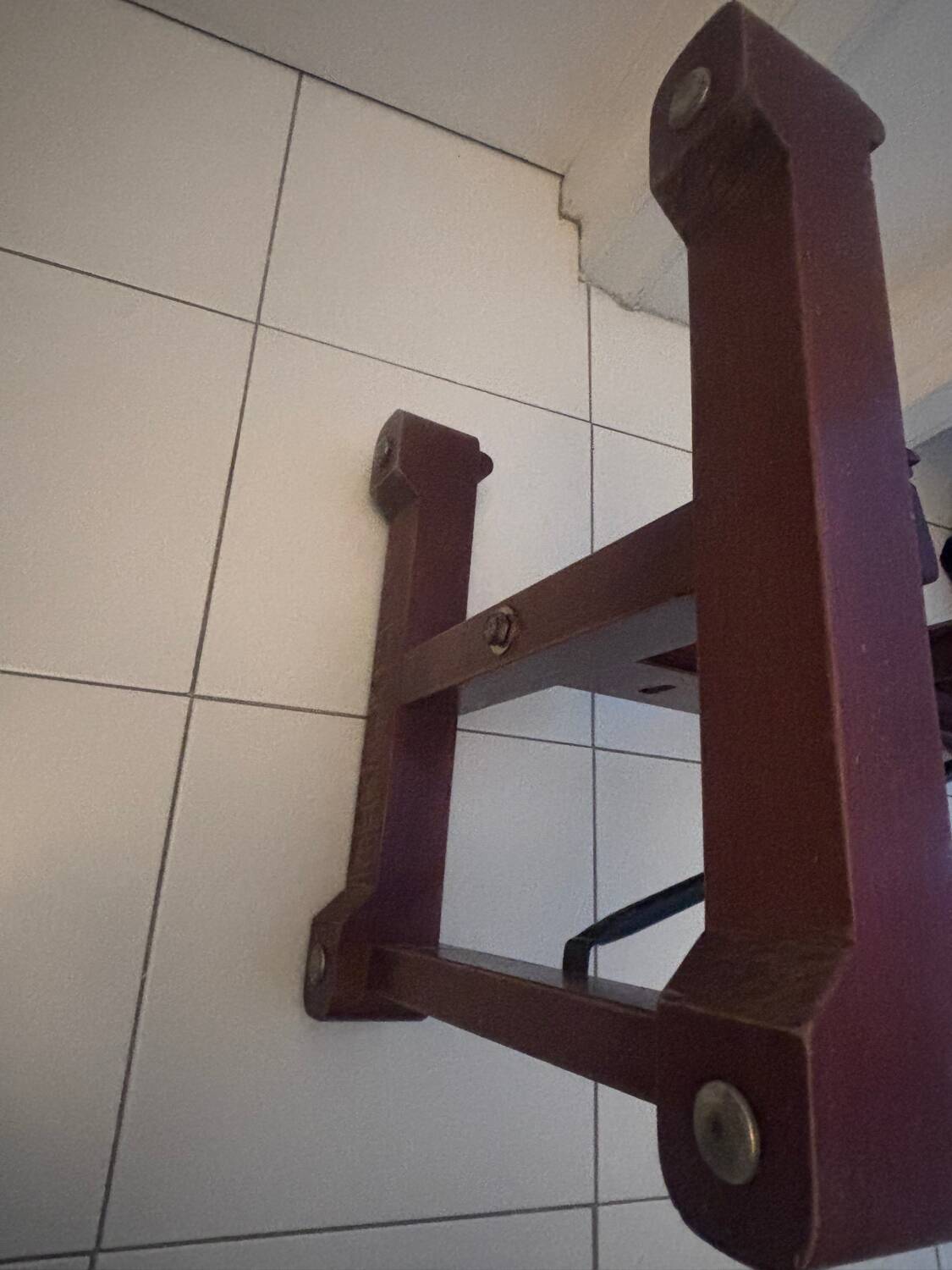 Rod easel for exhibition