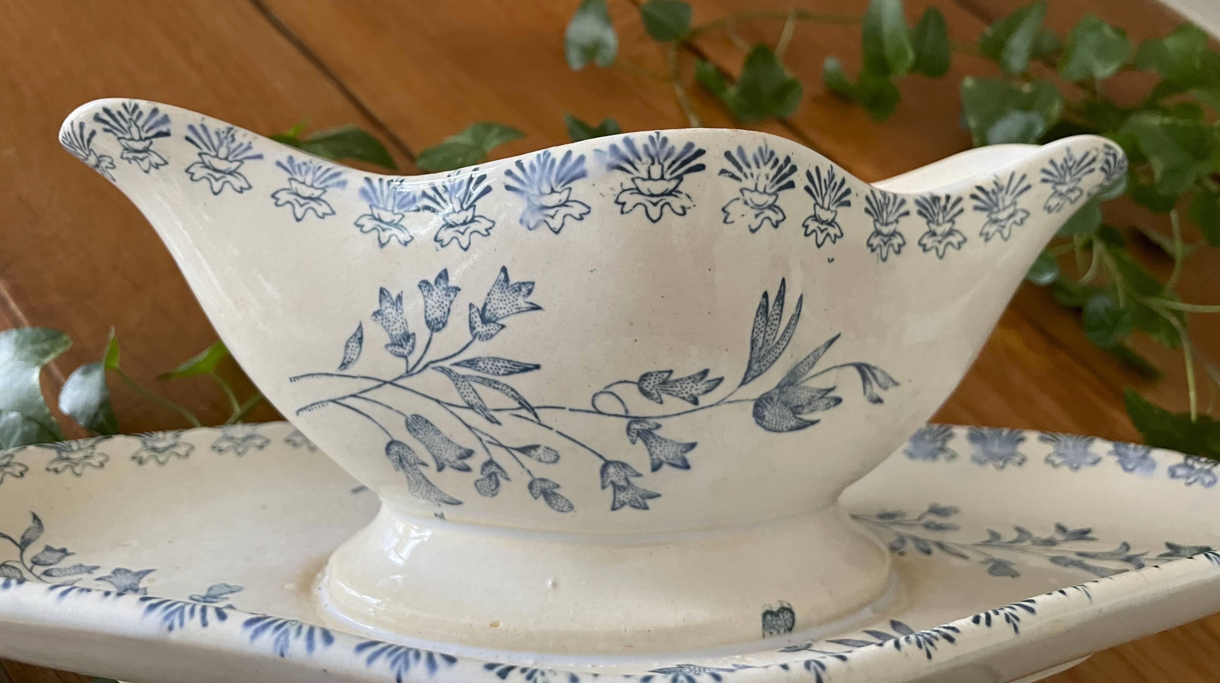 Saucière ancienne en faïence de Grigny (Rhône)