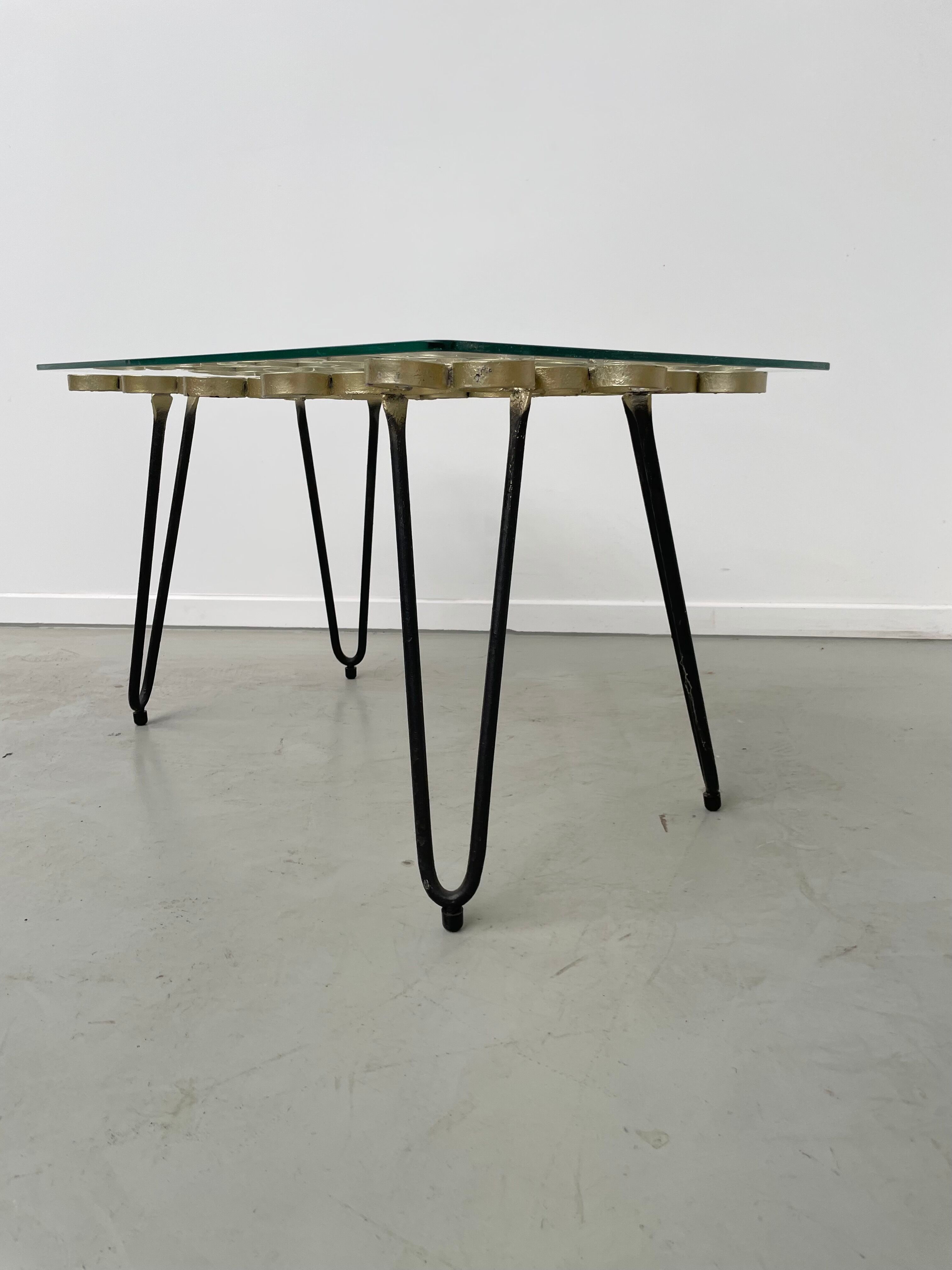 Coffee table 50s golden clover