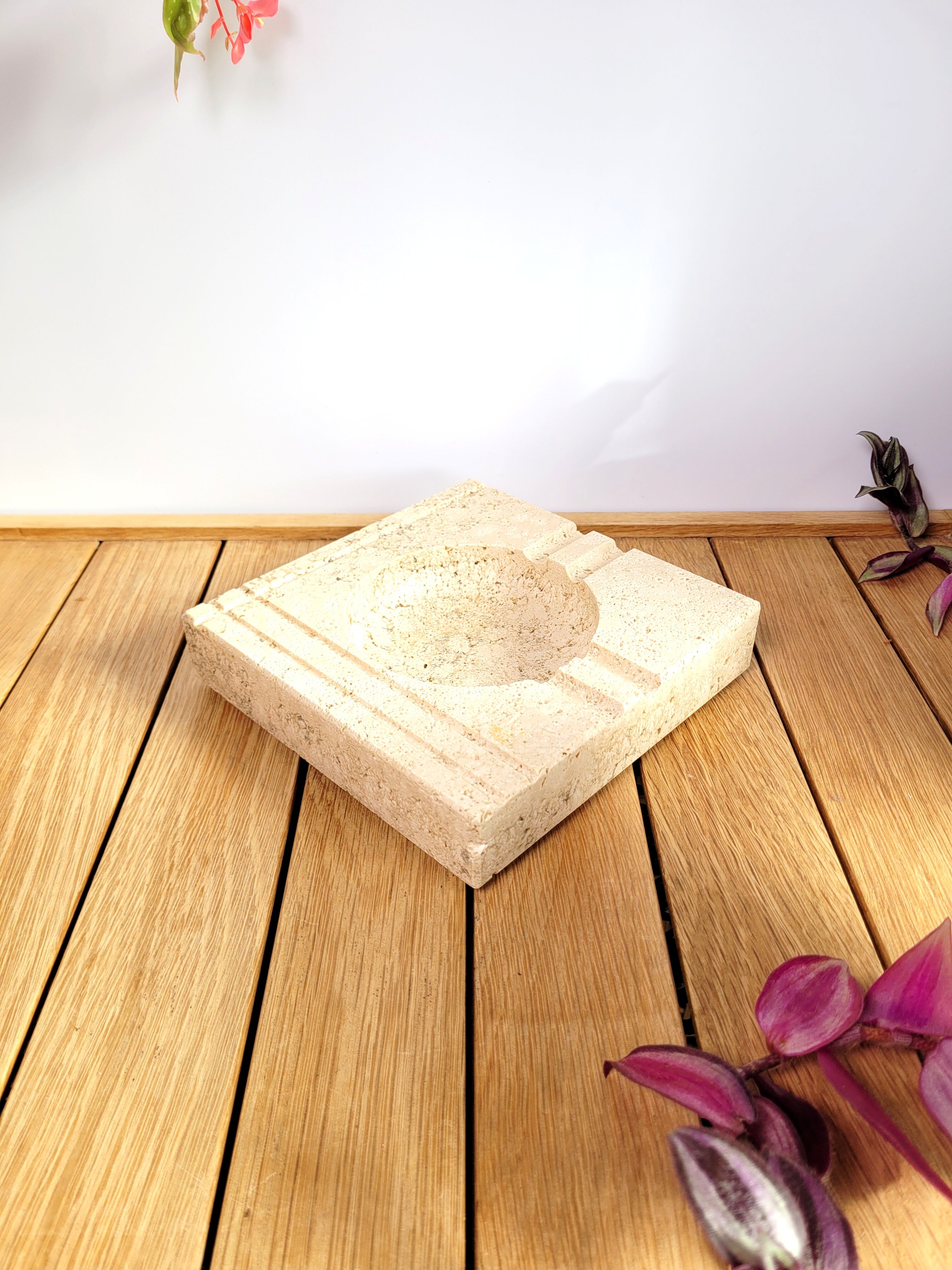 Ashtray and design pot in travertine