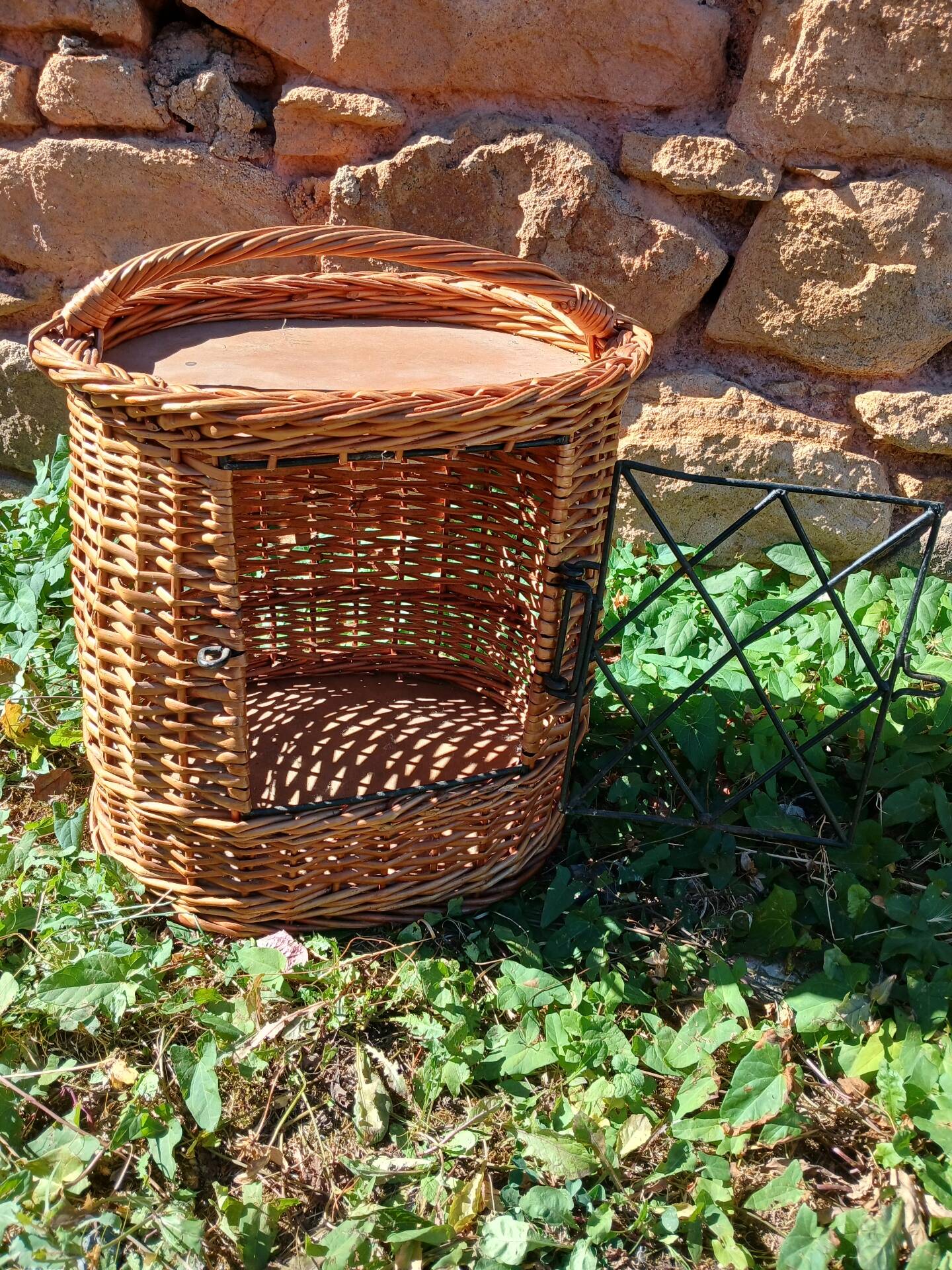 Panier ancien/ porte bouteilles