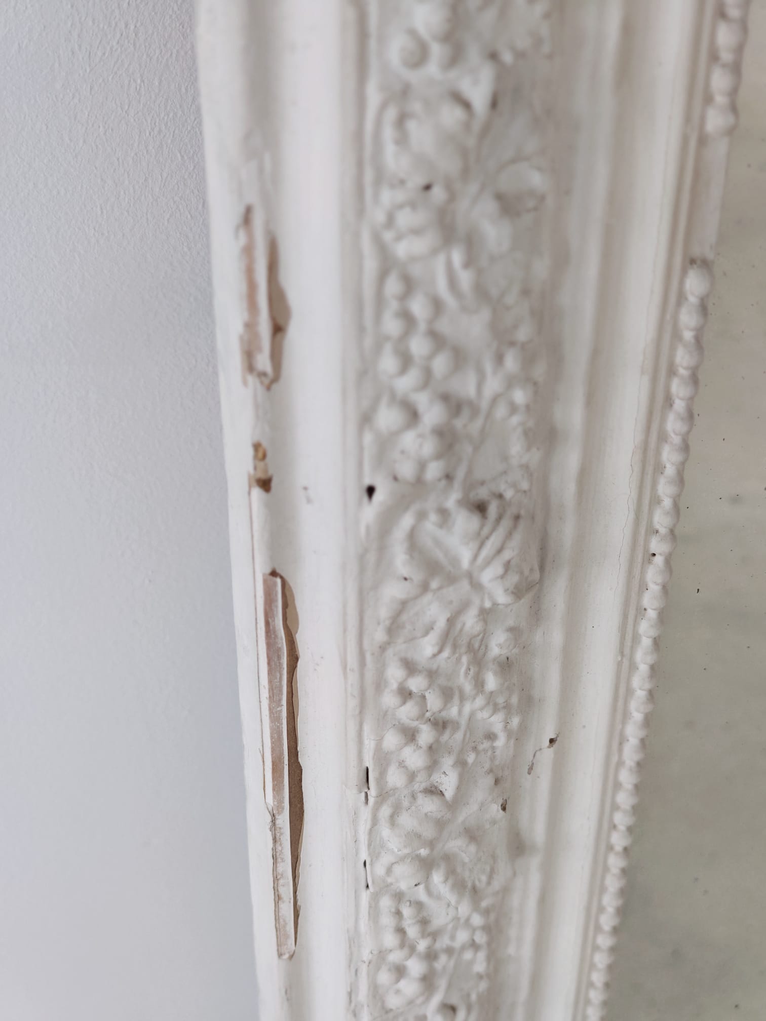 White lacquered wood mirror