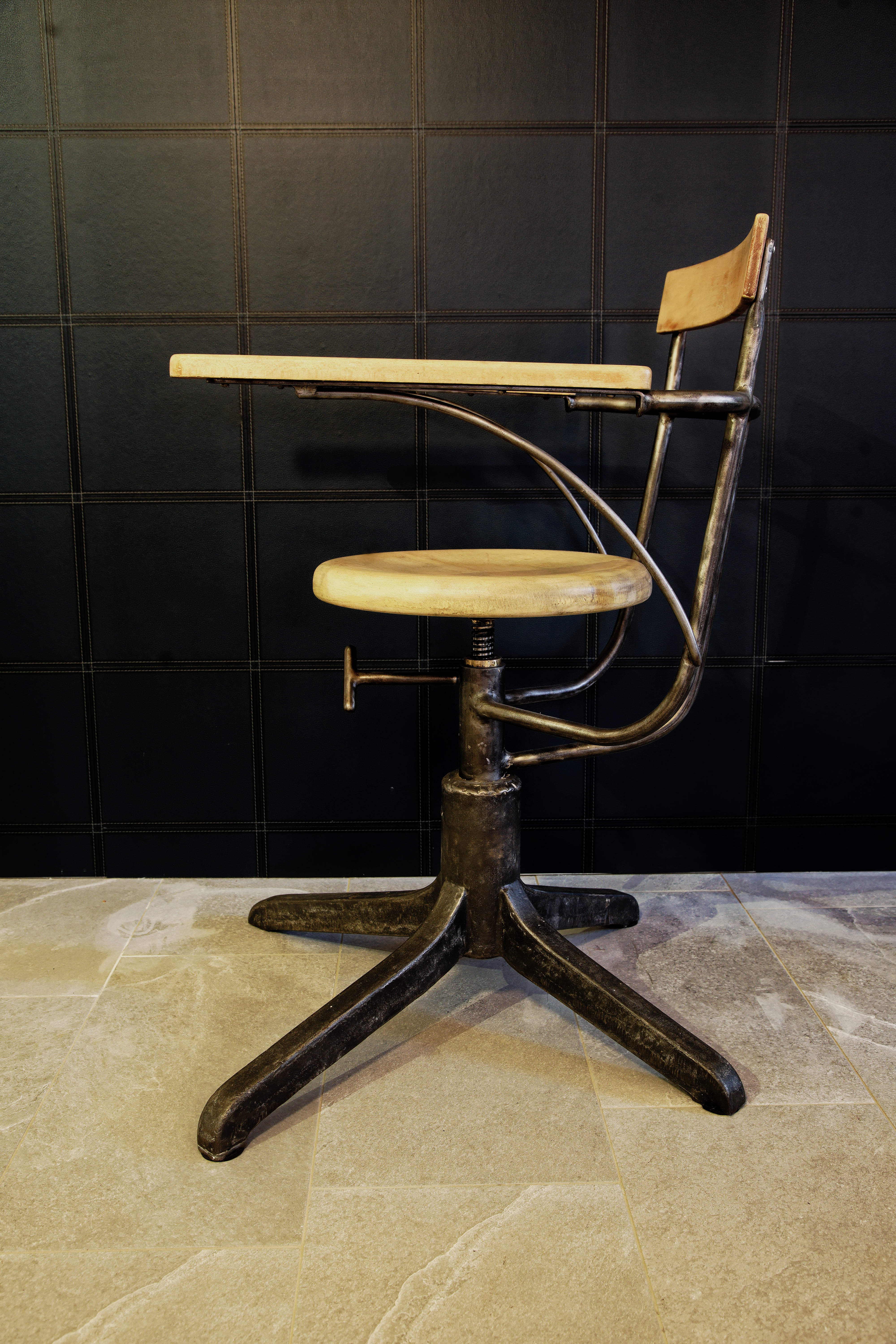 Antiker Behandlungsstuhl 30er chair